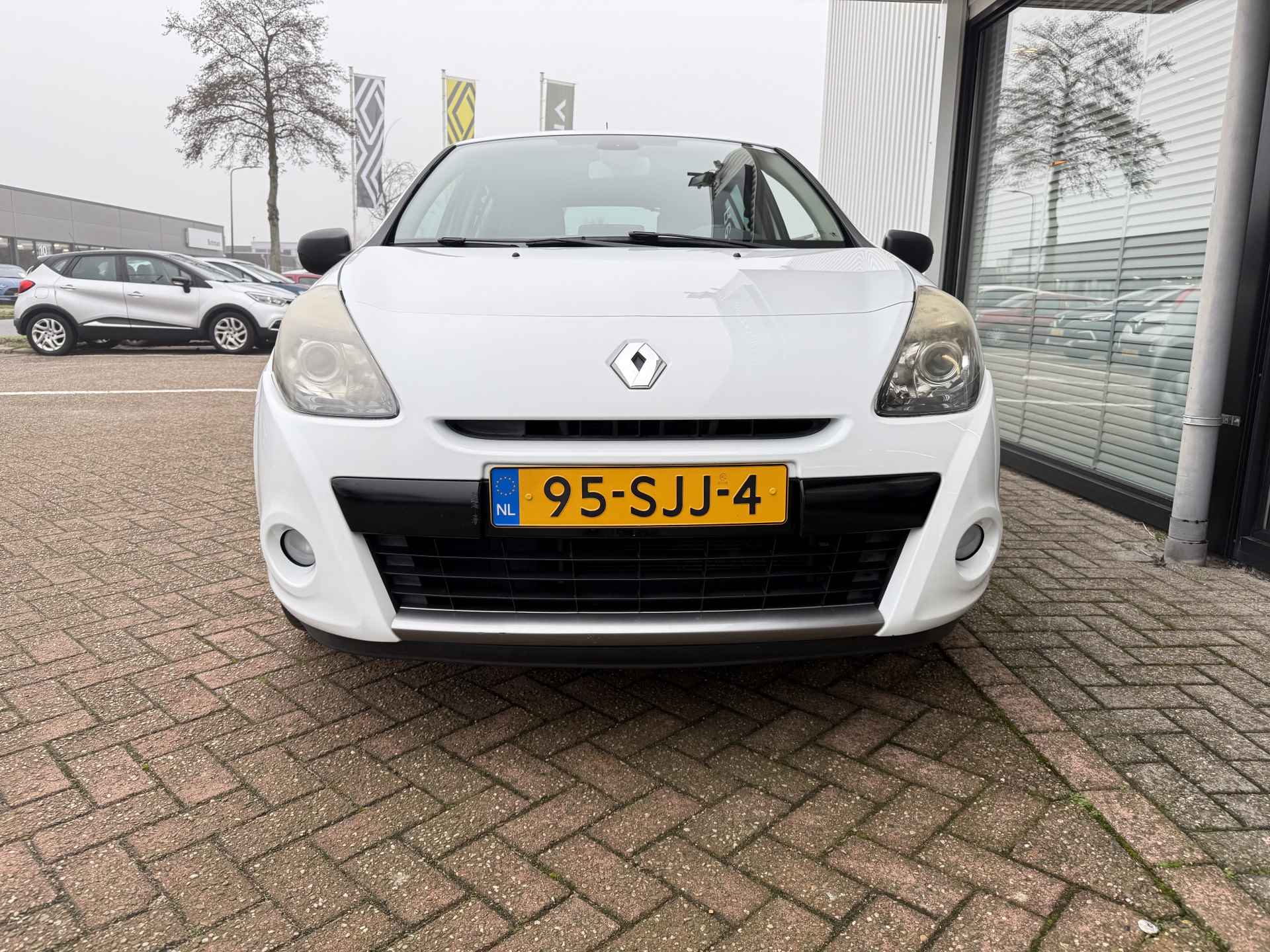 Renault Clio 1.6 16v Automaat 110 Night & Day | weinig km's! | navigatie | parkeersensor | cruise control | tijdelijk gratis Top Afleverpakket twv Eur 695 - 3/30