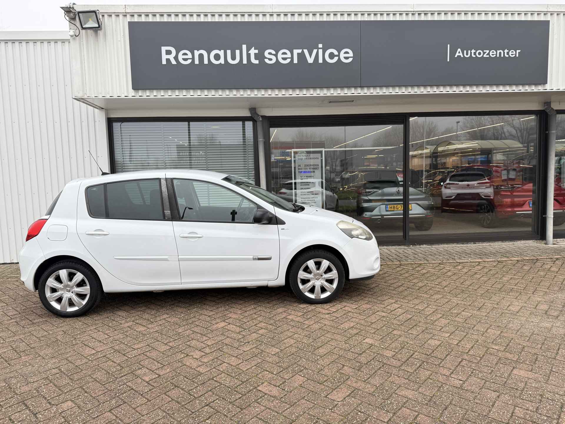 Renault Clio 1.6 16v Automaat 110 Night & Day | weinig km's! | navigatie | parkeersensor | cruise control | tijdelijk gratis Top Afleverpakket twv Eur 695 - 5/30