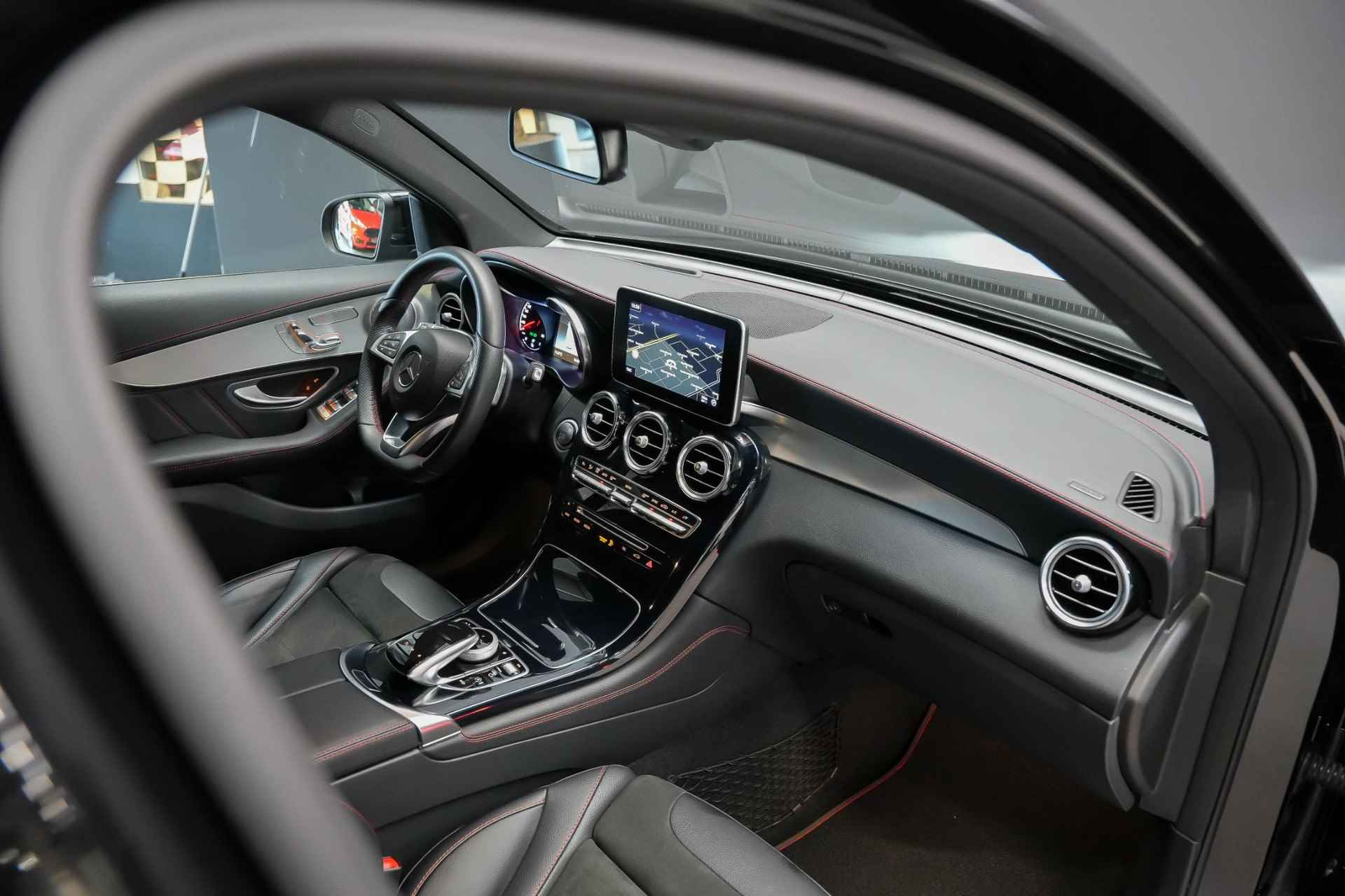 Mercedes-Benz GLC-klasse 43 AMG 367pk 4MATIC |dealer onderhouden!|Burmester|elk. stoelen + memory|AMG-Line pakket|head-up display|parkeercamera en sensoren|elk. achterklep|19"| - 3/38