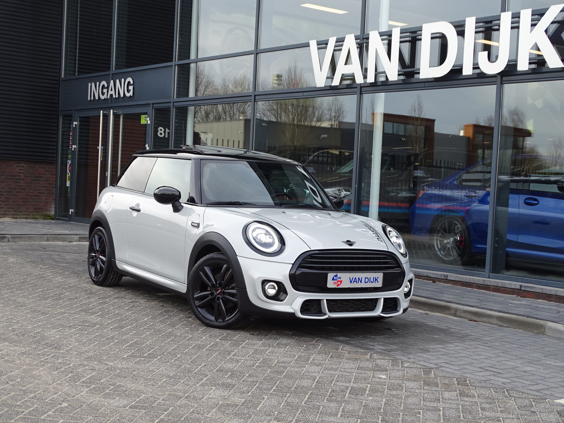 MINI Mini 1.5 Cooper Dalston Edit. Pano.Dak John Cooper Works pakket Apple Carplay LED 17” LM Track Spoke zwart