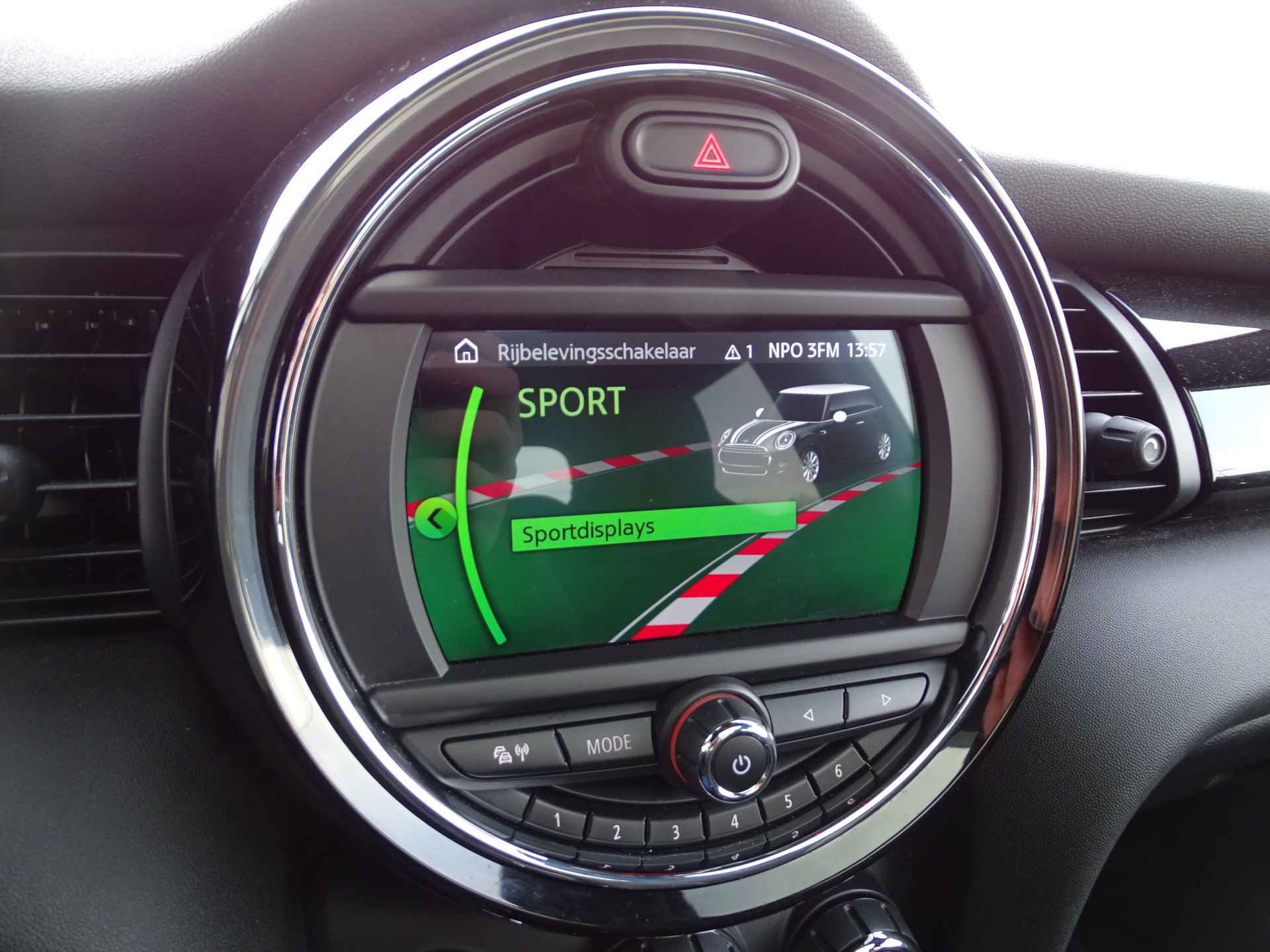 MINI Mini 1.5 Cooper Dalston Edit. Pano.Dak John Cooper Works pakket Apple Carplay LED 17” LM Track Spoke zwart - 33/43