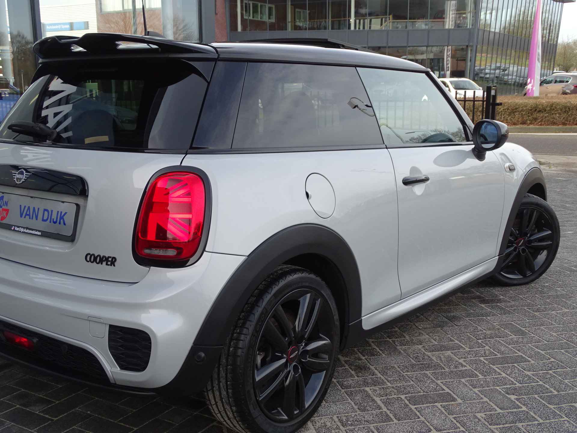 MINI Mini 1.5 Cooper Dalston Edit. Pano.Dak John Cooper Works pakket Apple Carplay LED 17” LM Track Spoke zwart - 41/43