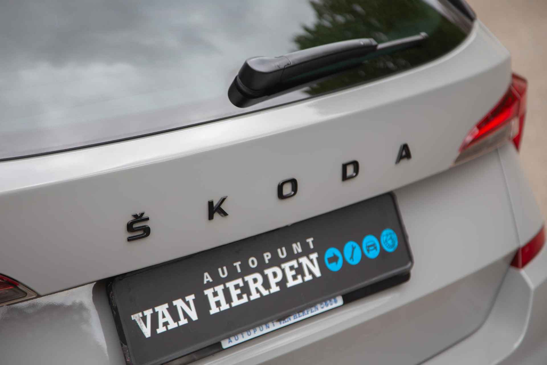 Skoda Kamiq 1.5 TSI ACT SportLine Monte Carlo Pano | ACC | Camera | Carplay | Dodehoeksens - 14/49