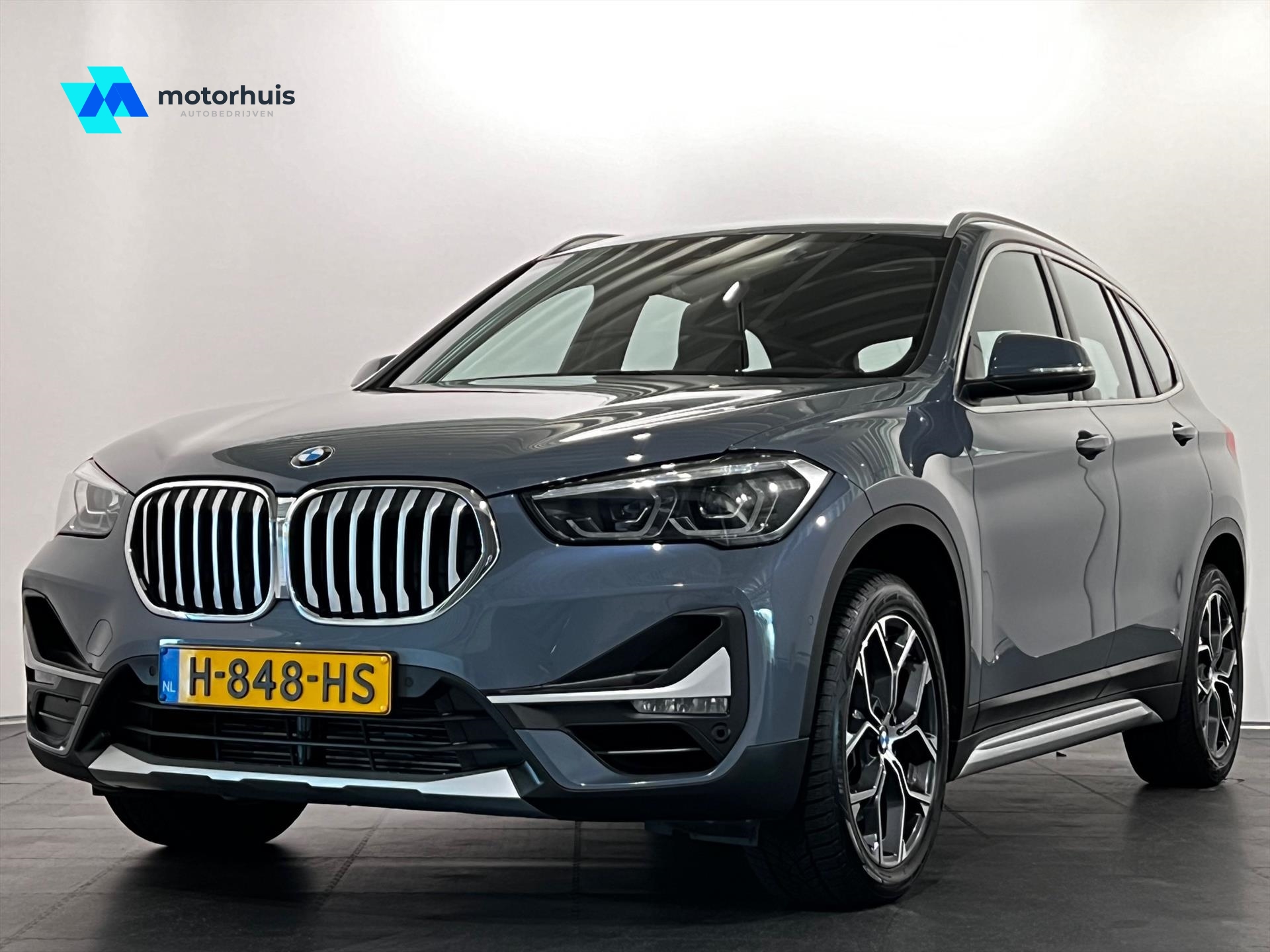 BMW X1 (f48) sDrive20i 192pk Automaat Nedcar Edition | CAMERA| LEDER| NAVIGATIE