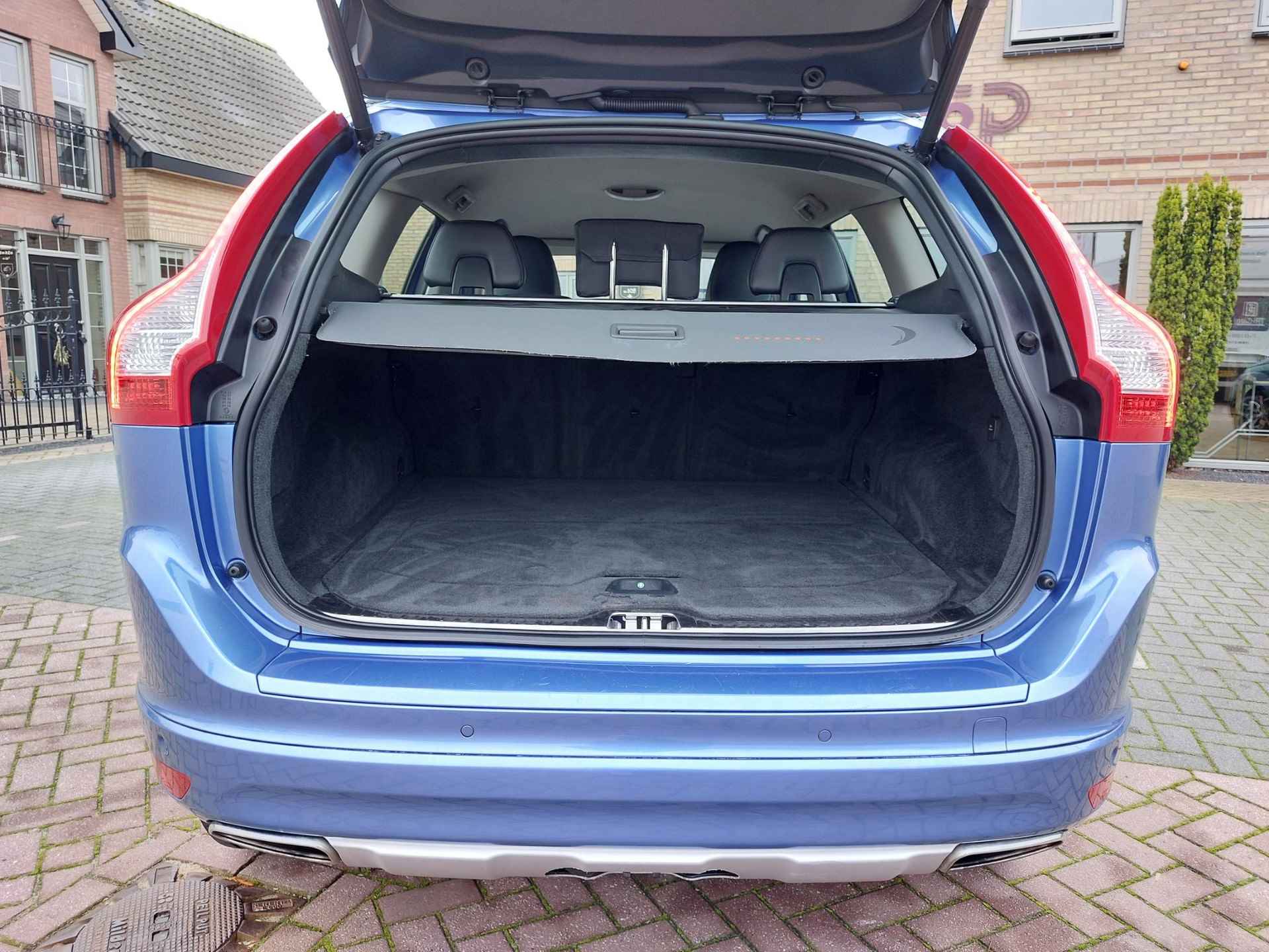 Volvo XC60 2.0 D4 FWD Summum | Leer | Navi | PDC V+A - 36/42