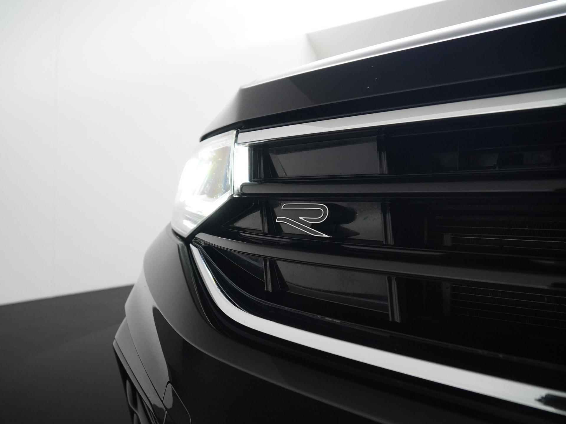 Volkswagen Tiguan 1.4 TSI eHybrid R-Line Black Style | Panoramadak | Camera | Adaptief onderstel DCC |  Zondag Open! - 40/45