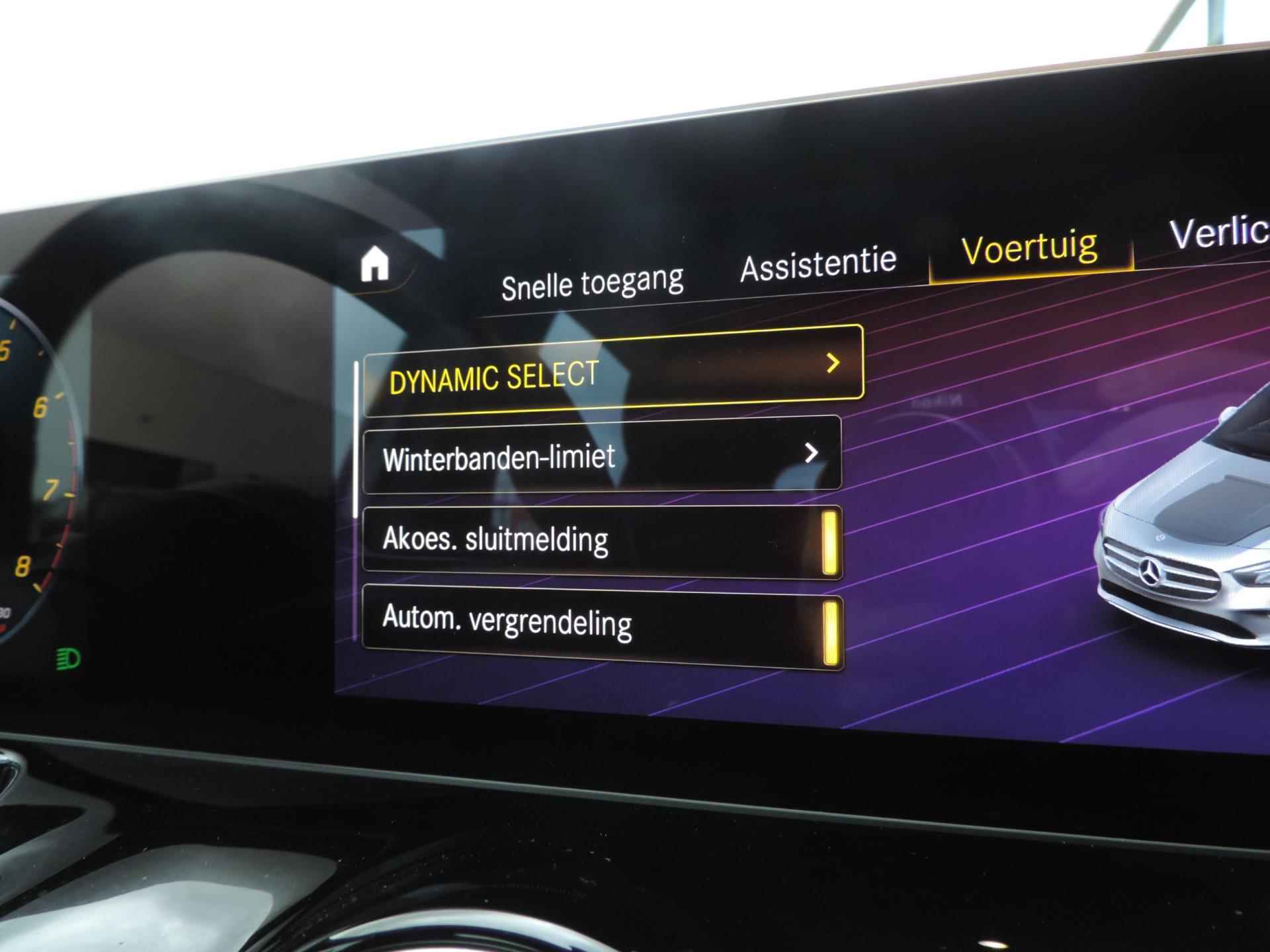 Mercedes-Benz B-klasse 180 Business Solution AMG AUTOMAAT | Panodak | Wegkl.Th | Camera | 18'' Allseason | CarPlay | Keyless | LED - 52/85