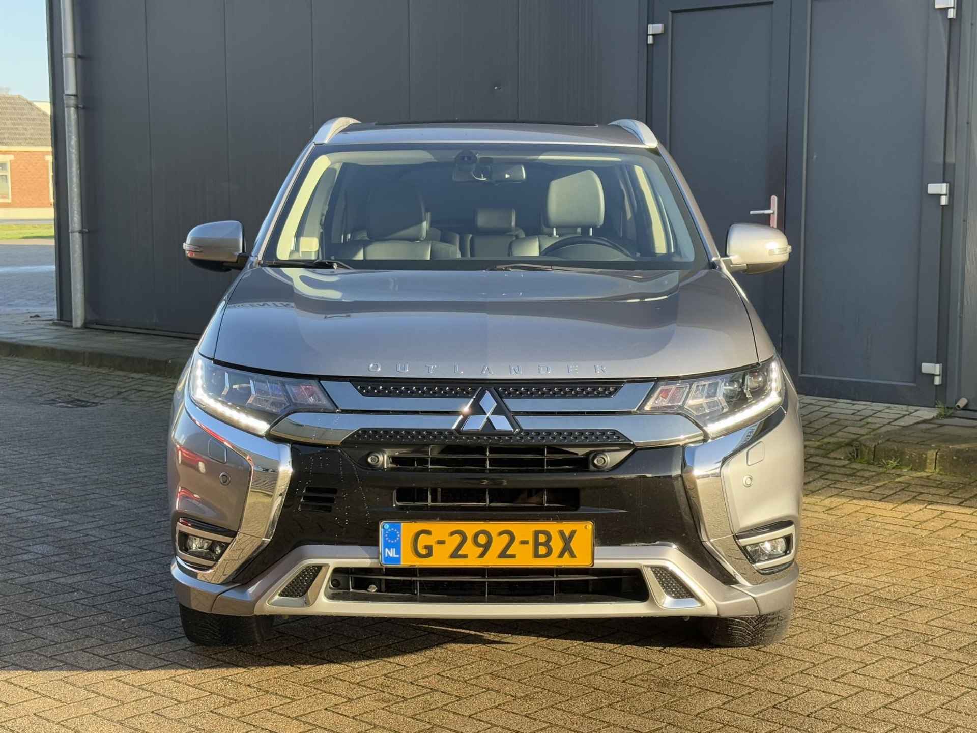 Mitsubishi Outlander 2.4 PHEV Intense+ / Trekhaak (1500 kg trekgewicht / Stoelverwarming / Stuurverwarming / Achteruitrijcamera / Schuif-Kanteldak /  NAP/ Elektrische Achterklep /Dealeronderhouden - 9/29