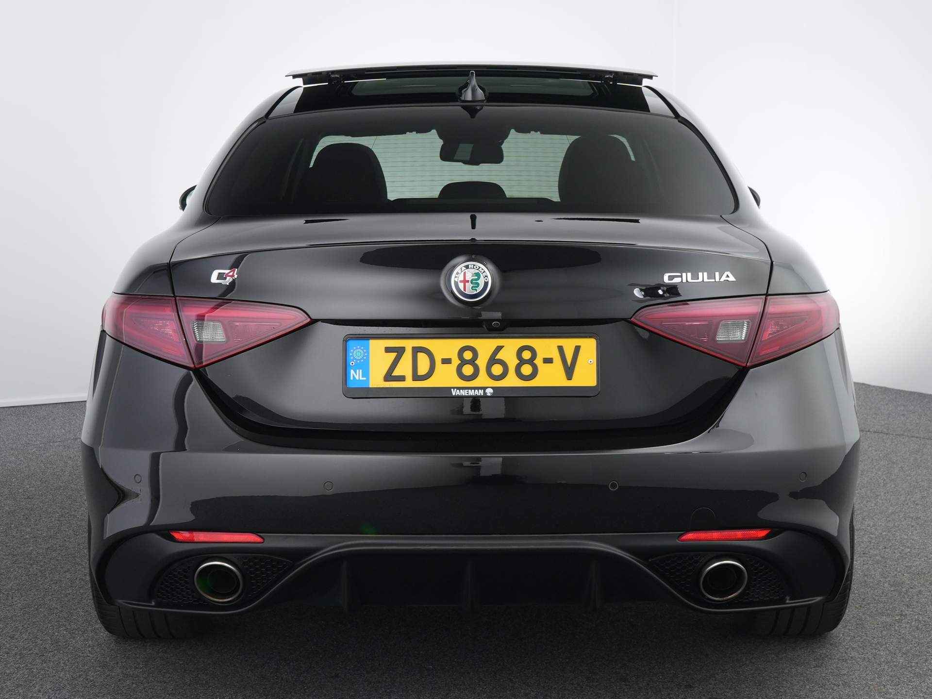 Alfa Romeo Giulia 2.0 T AWD Veloce | 280PK automaat | Schuif/Kanteldak | Leder | Navigatie | Camera | Elek. stoelen | - 6/27