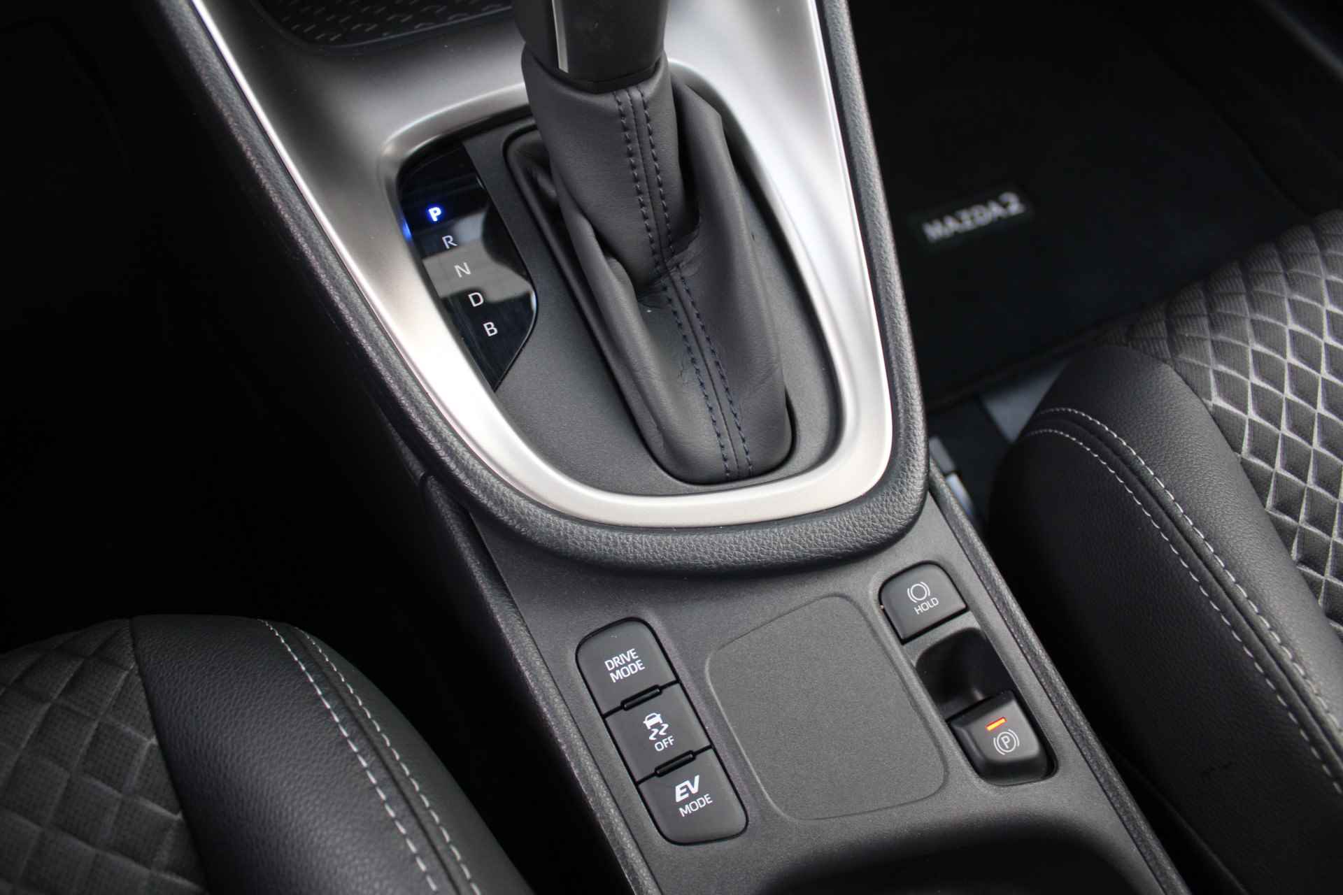 Mazda 2 Hybrid 1.5 Agile Comfort pakket | Airco | Cruise | Apple car play | Android auto | Camera | 15" LM | - 24/33