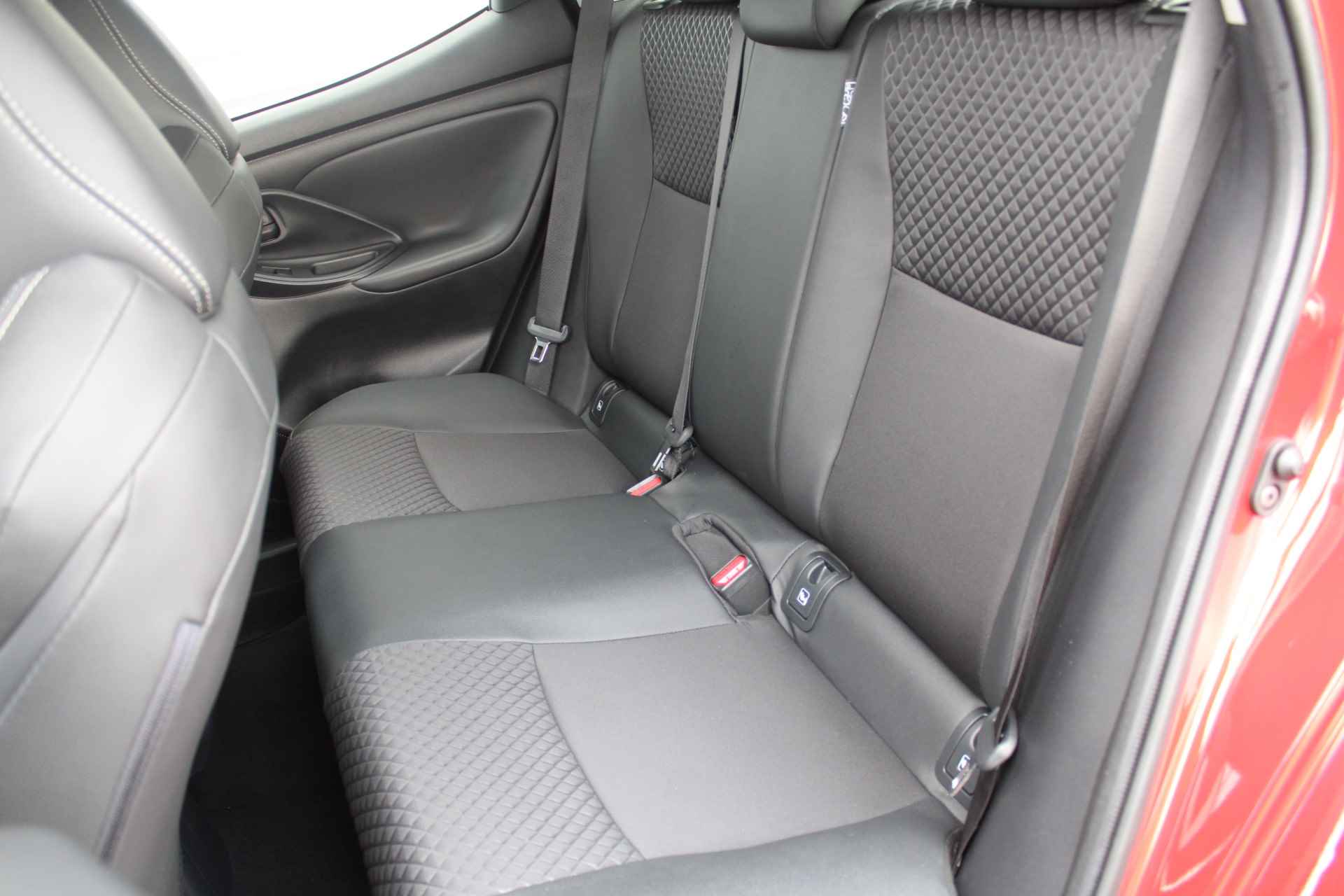 Mazda 2 Hybrid 1.5 Agile Comfort pakket | Airco | Cruise | Apple car play | Android auto | Camera | 15" LM | - 30/33