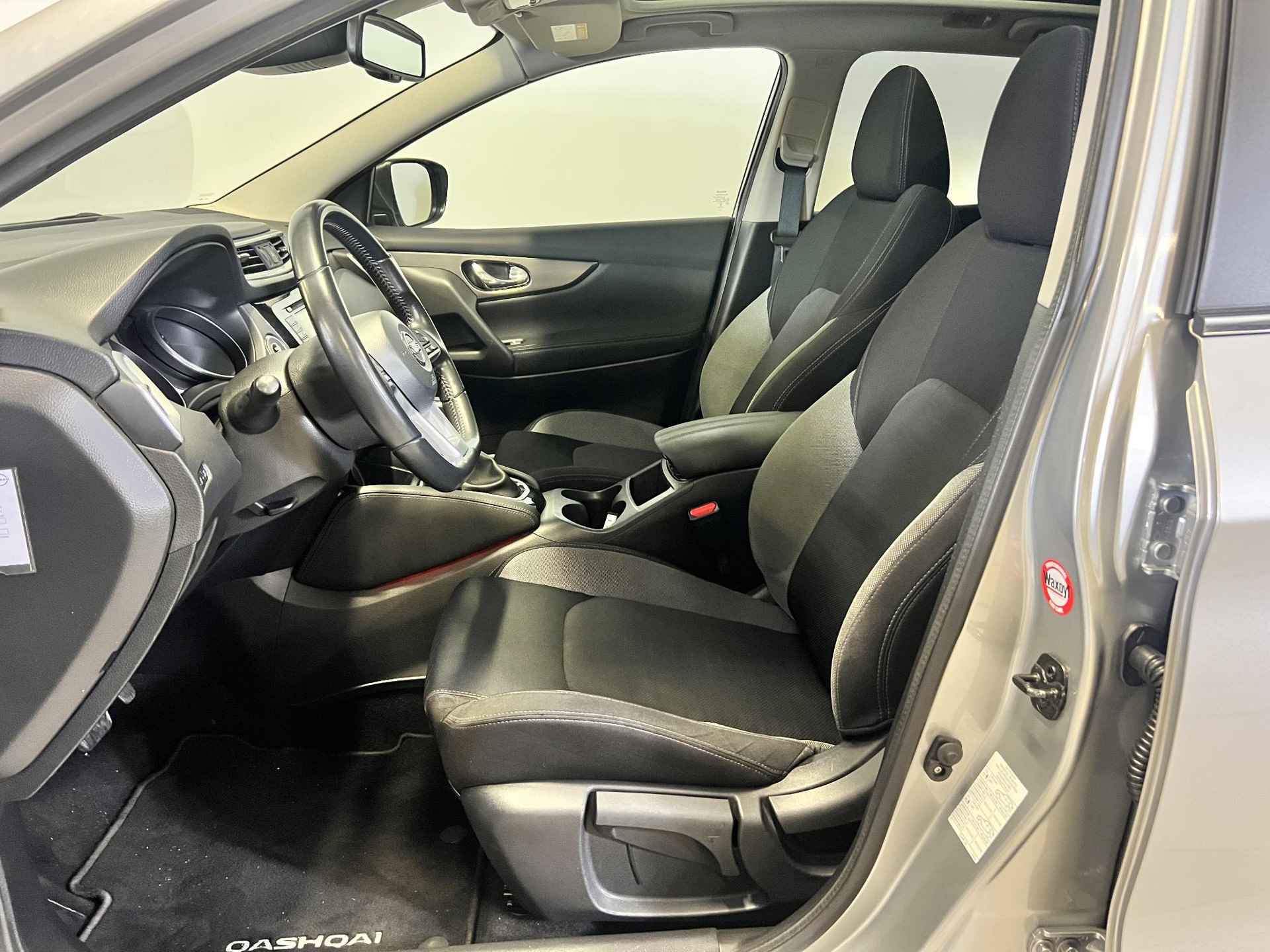 Nissan Qashqai 1.2 DIG-T 115 X-Tronic N-Connecta | Trekhaak | Panoramadak | 360º Camera | Keyless | 18-Inch | Navigatie - 5/27