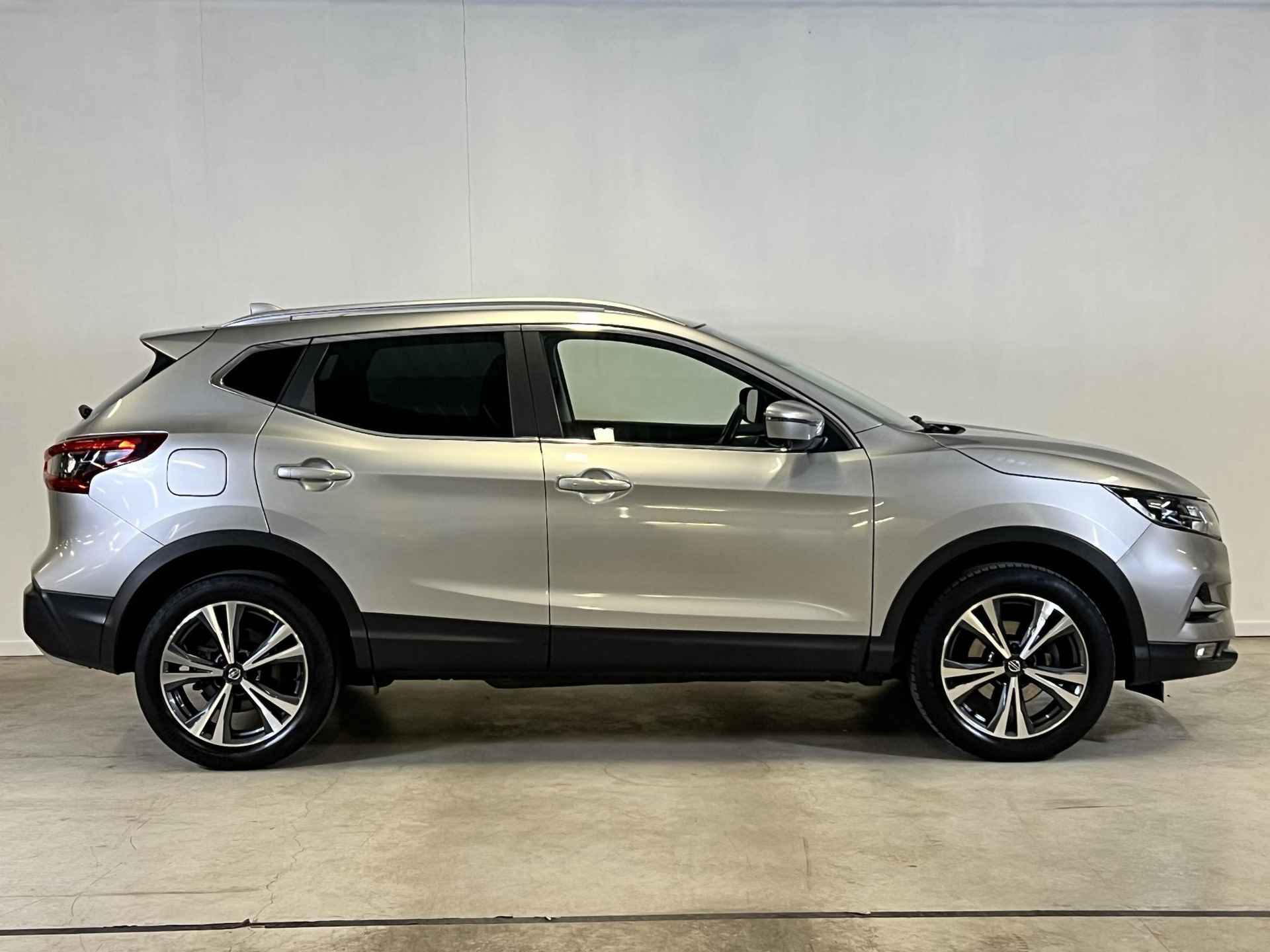 Nissan Qashqai 1.2 DIG-T 115 X-Tronic N-Connecta | Trekhaak | Panoramadak | 360º Camera | Keyless | 18-Inch | Navigatie - 9/27