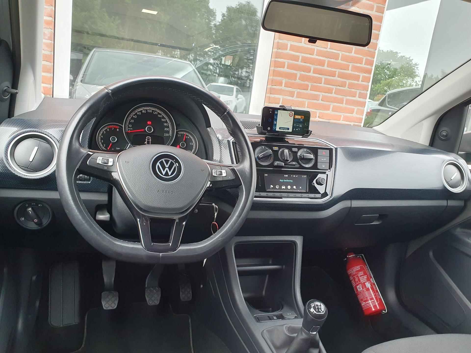 Volkswagen Up! 1.0 high up! 60PK 5drs airco, elektr. ramen, navi, dab, bluetooth RIJKLAAR - 10/17