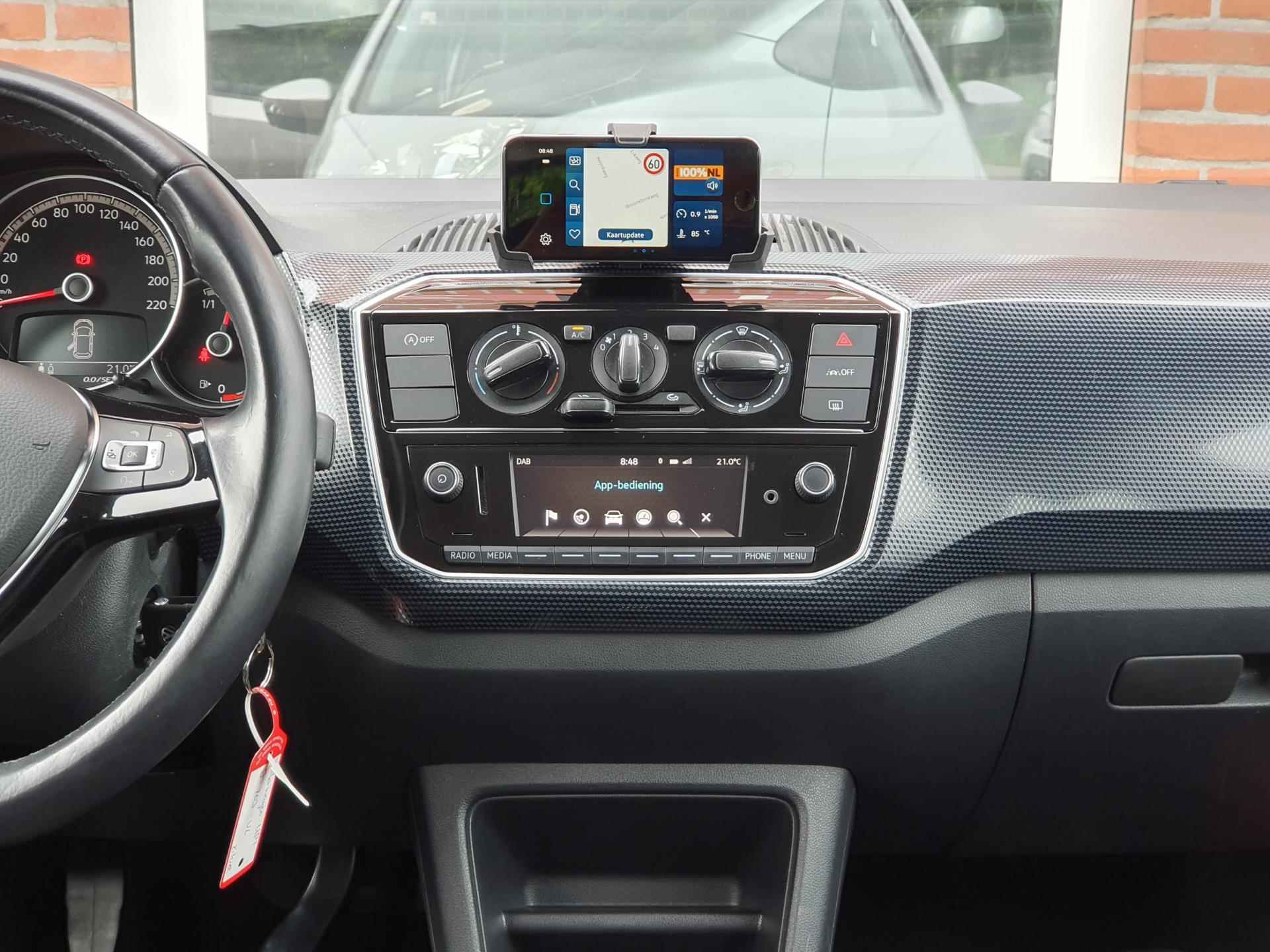 Volkswagen Up! 1.0 high up! 60PK 5drs airco, elektr. ramen, navi, dab, bluetooth RIJKLAAR - 11/17