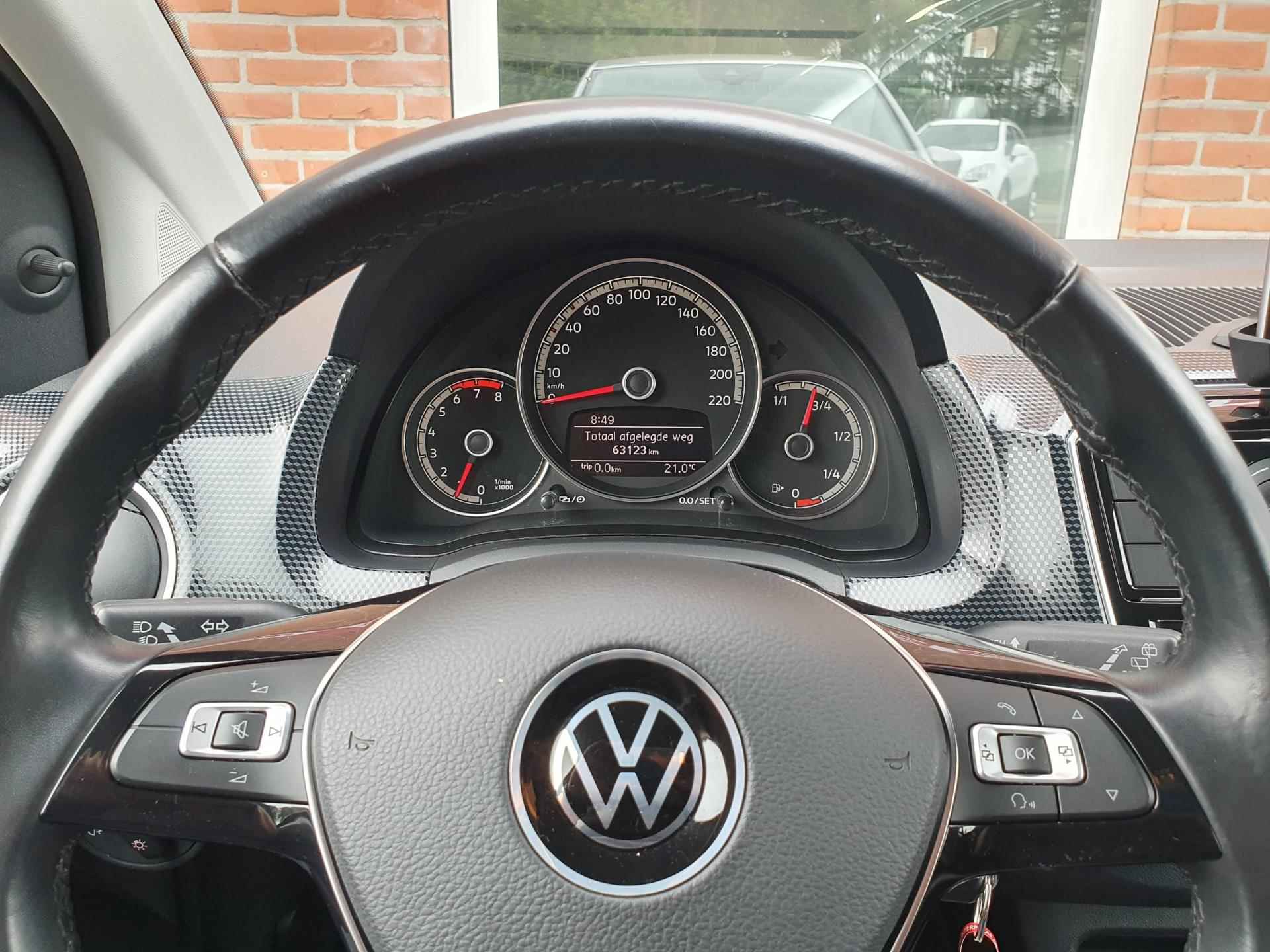 Volkswagen Up! 1.0 high up! 60PK 5drs airco, elektr. ramen, navi, dab, bluetooth RIJKLAAR - 12/17