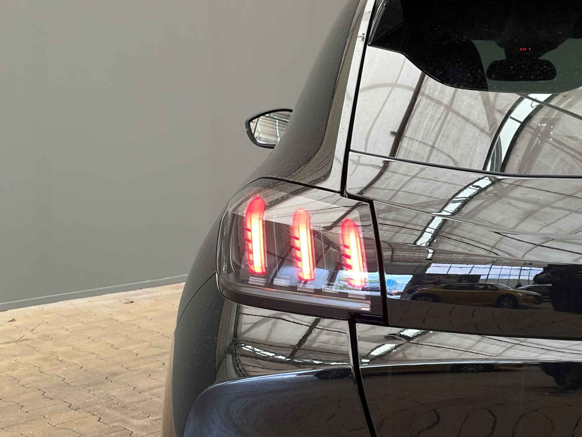 Peugeot 208 1.2 100PK Allure Pack | Camera | Carplay | Stoelverwarming | 16'' Lichtmetaal | Getint glas | Clima | Cruise | Bluetooth | Touchscreen | - 19/46