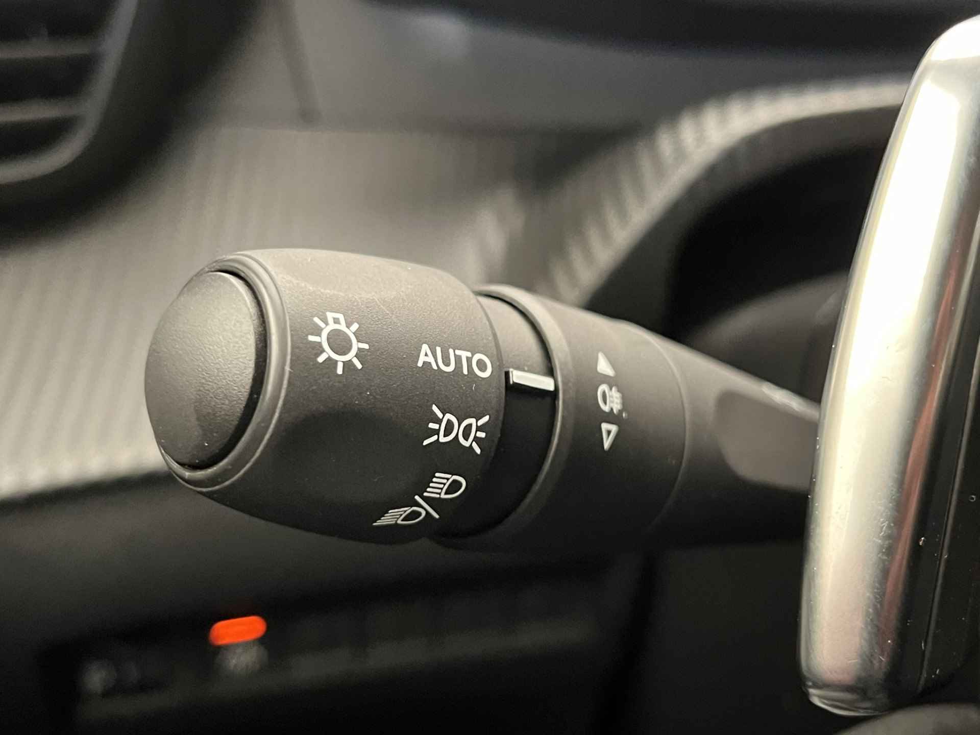 Peugeot 208 1.2 100PK Allure Pack | Camera | Carplay | Stoelverwarming | 16'' Lichtmetaal | Getint glas | Clima | Cruise | Bluetooth | Touchscreen | - 44/46