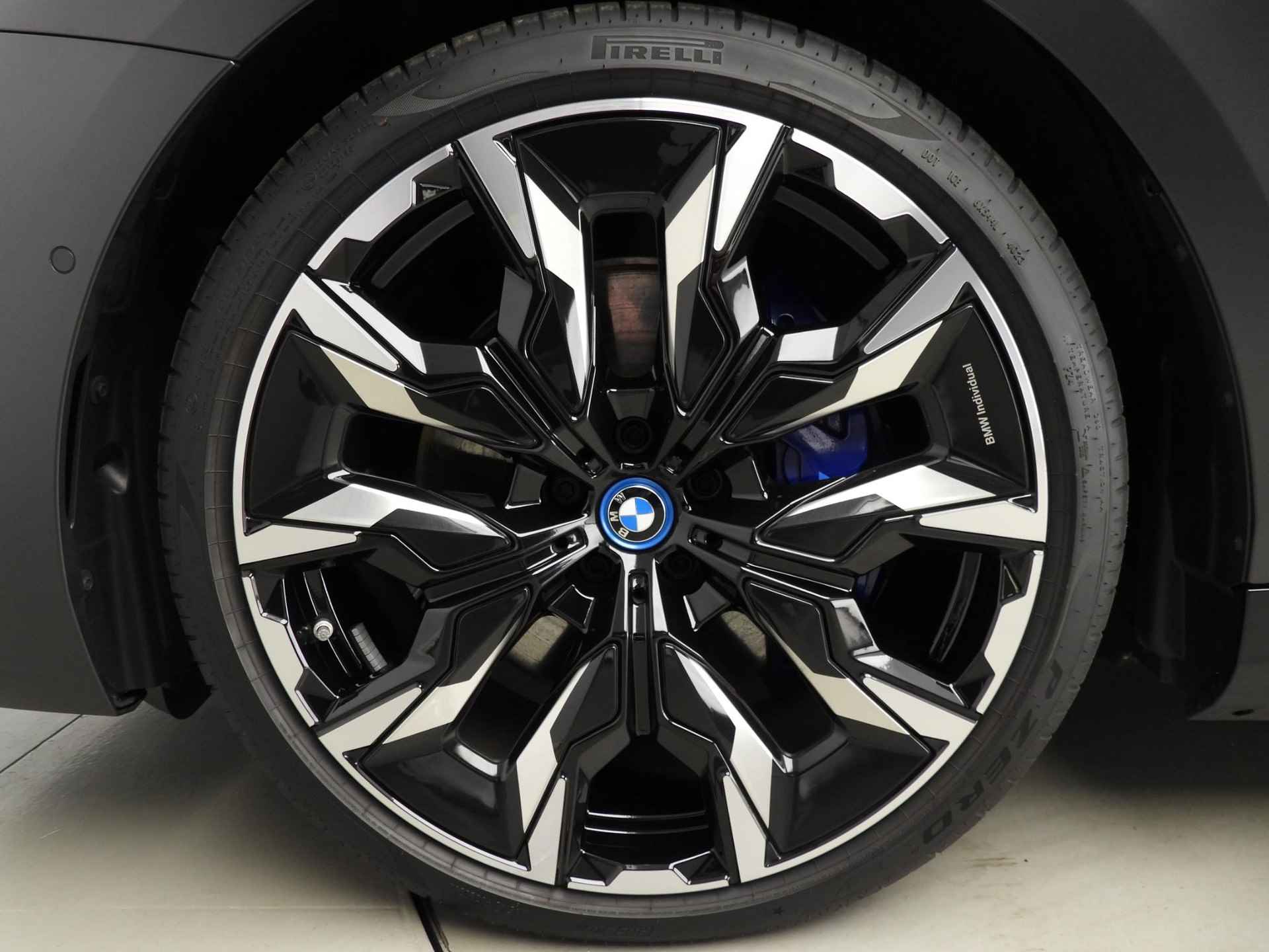 BMW i5 Touring M60xDrive | M-Sportpakket | LED | HUD | Trekhaak | Schuifdak | Comfortzetels | DAB | Bowers & Wilkins sound | Alu 21 inch - 57/58