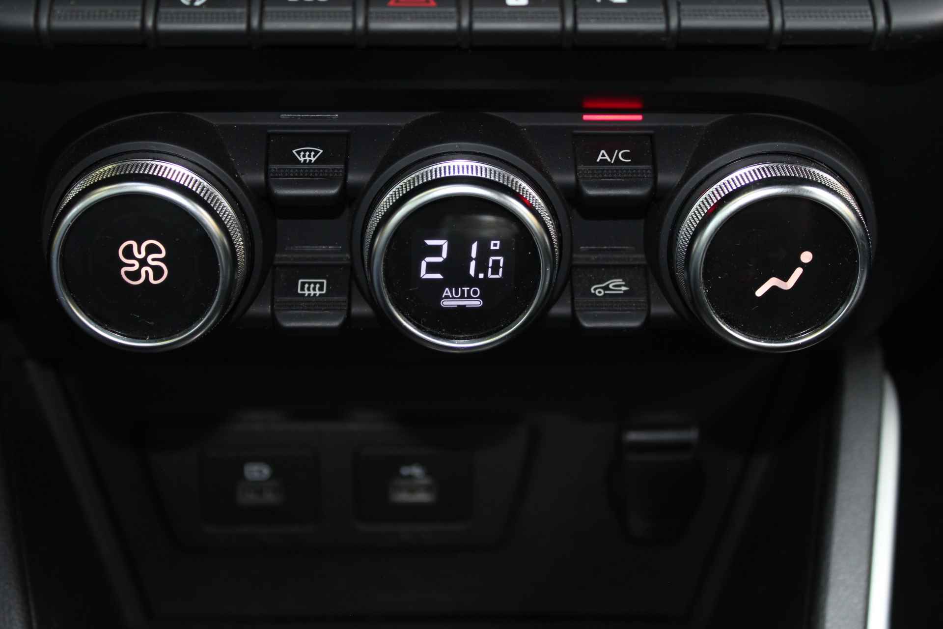 Dacia Duster 1.3 TCe Prestige 130 pk Trekvrm: 1500KG PDC+ Camera, Clima, LMV, Apple Carplay/Android, Cruise controle - 30/42