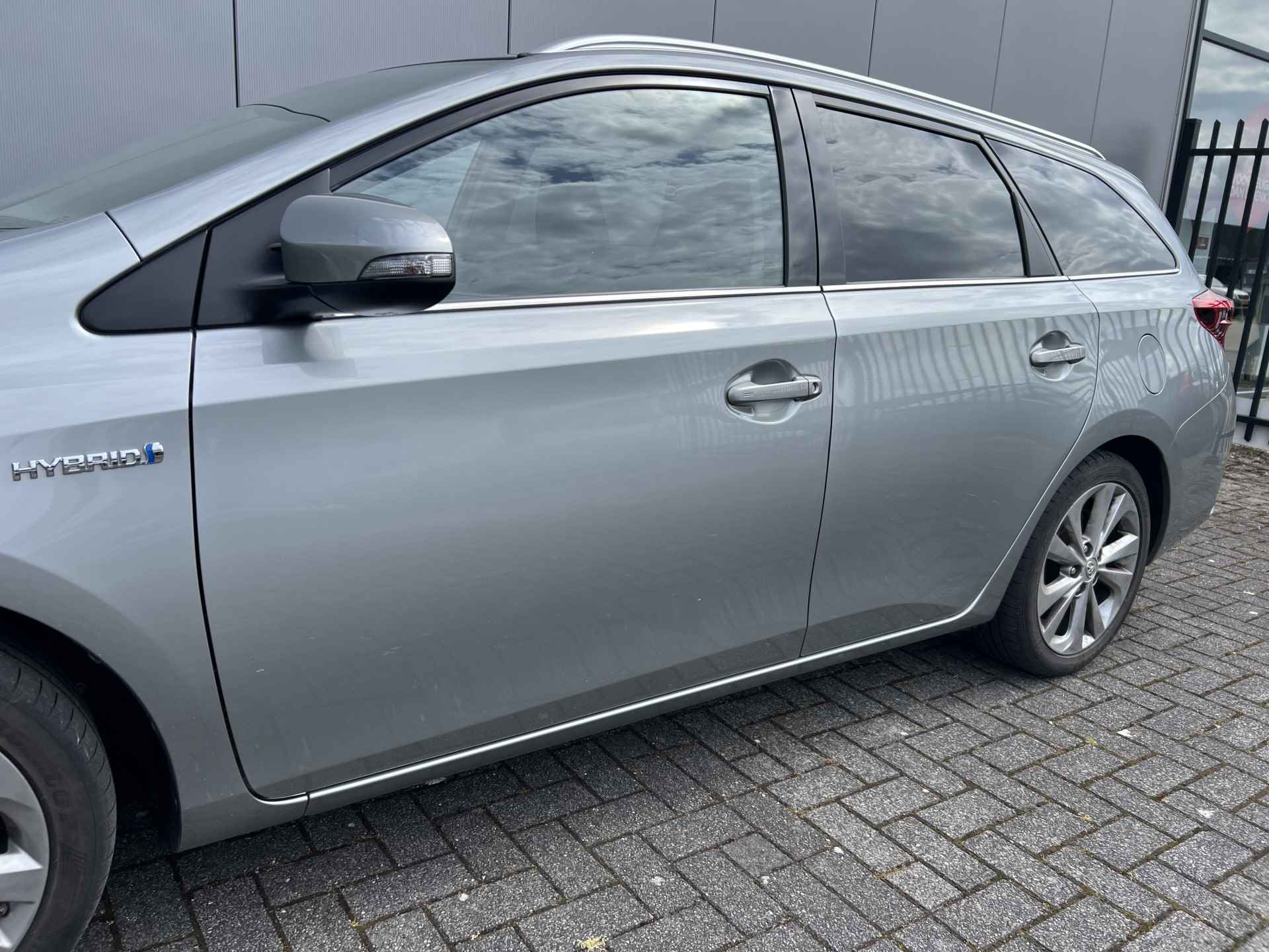 Toyota Auris Touring Sports 1.8 Hybrid Energy Plus - 27/31