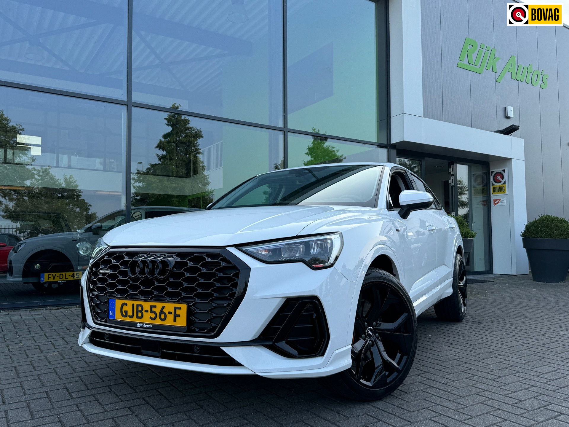 Audi Q3 Sportback 40 TFSI quattro * S-line * Carplay * Camera * Stoelverwarming