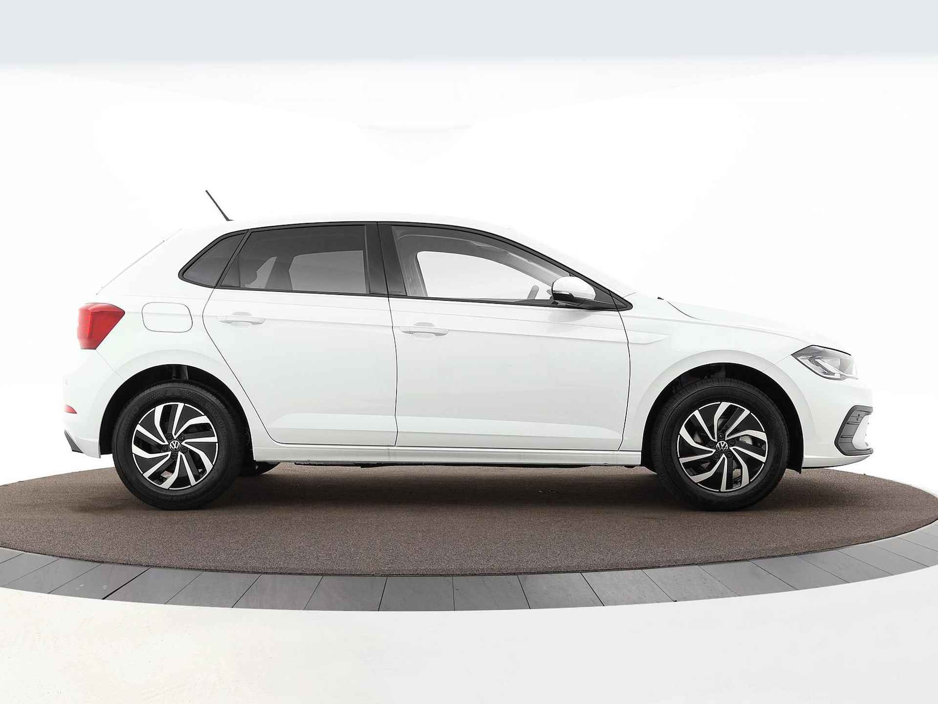 Volkswagen Polo Life Edition 1.0 TSI 95 pk 5 versn. Hand · Airconditioning automatisch, 2-zone (climatronic) · Velgen 'essex', 15 inch lichtmetaal · Private lease ,- € 434 per maand · MEGA Sale - 21/32