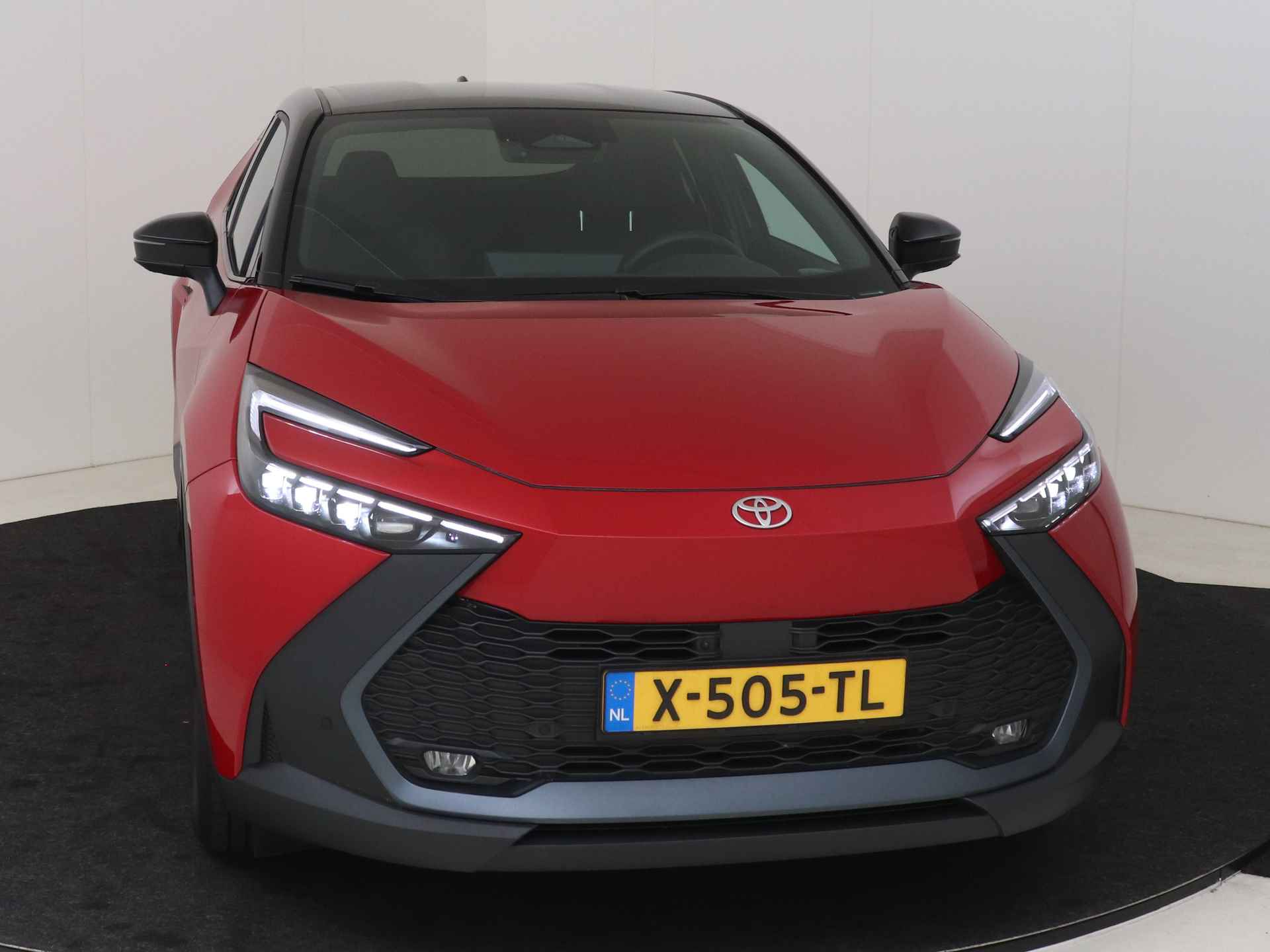 Toyota C-HR Hybrid 140 First Edition *demo | Cloud Navigatie | Climate control | Cruise control-adaptive | Sensoren v+a | 360 Camera | Elektrische Achterklep | - 26/50