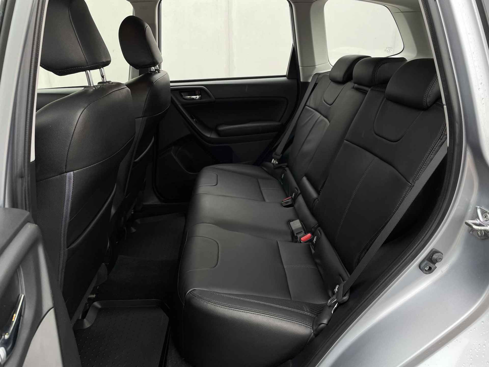 Subaru Forester 2.0 Luxury 150PK / Automaat / Airco / Alpine Navigatie / Lederen bekleding / Trekhaak (2000 kg) - 6/44