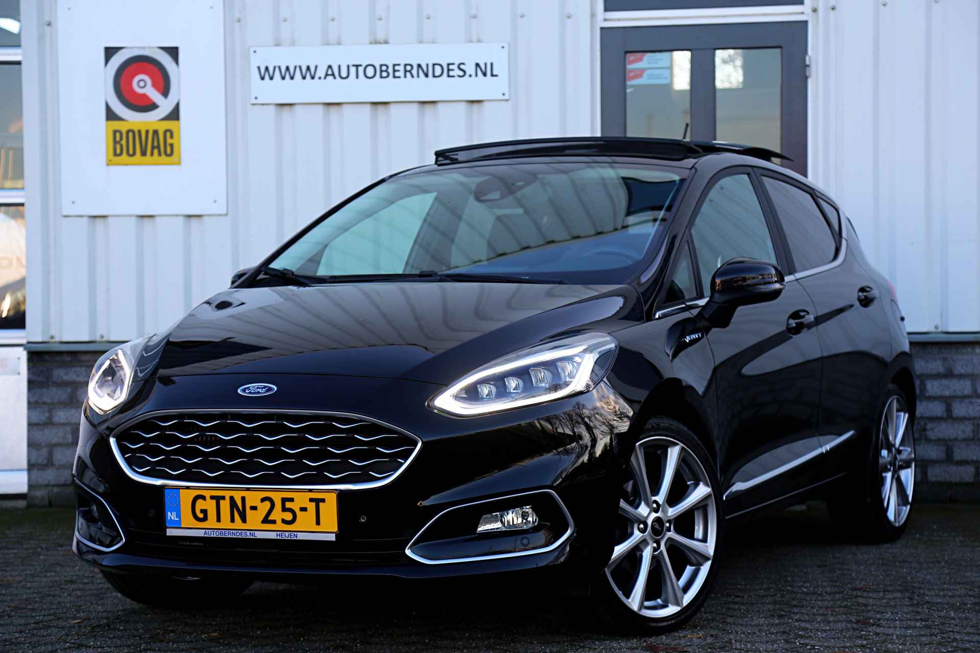 Ford Fiesta 1.0 EcoBoost 125PK Vignale Aut.*Perfect Ford Onderh.*1ste Eig*BTW*Pano/ACC/Leder/B&O/Stoelverw./Stuurverw./Dodehoek/Rijstrook/Ap - 1/69