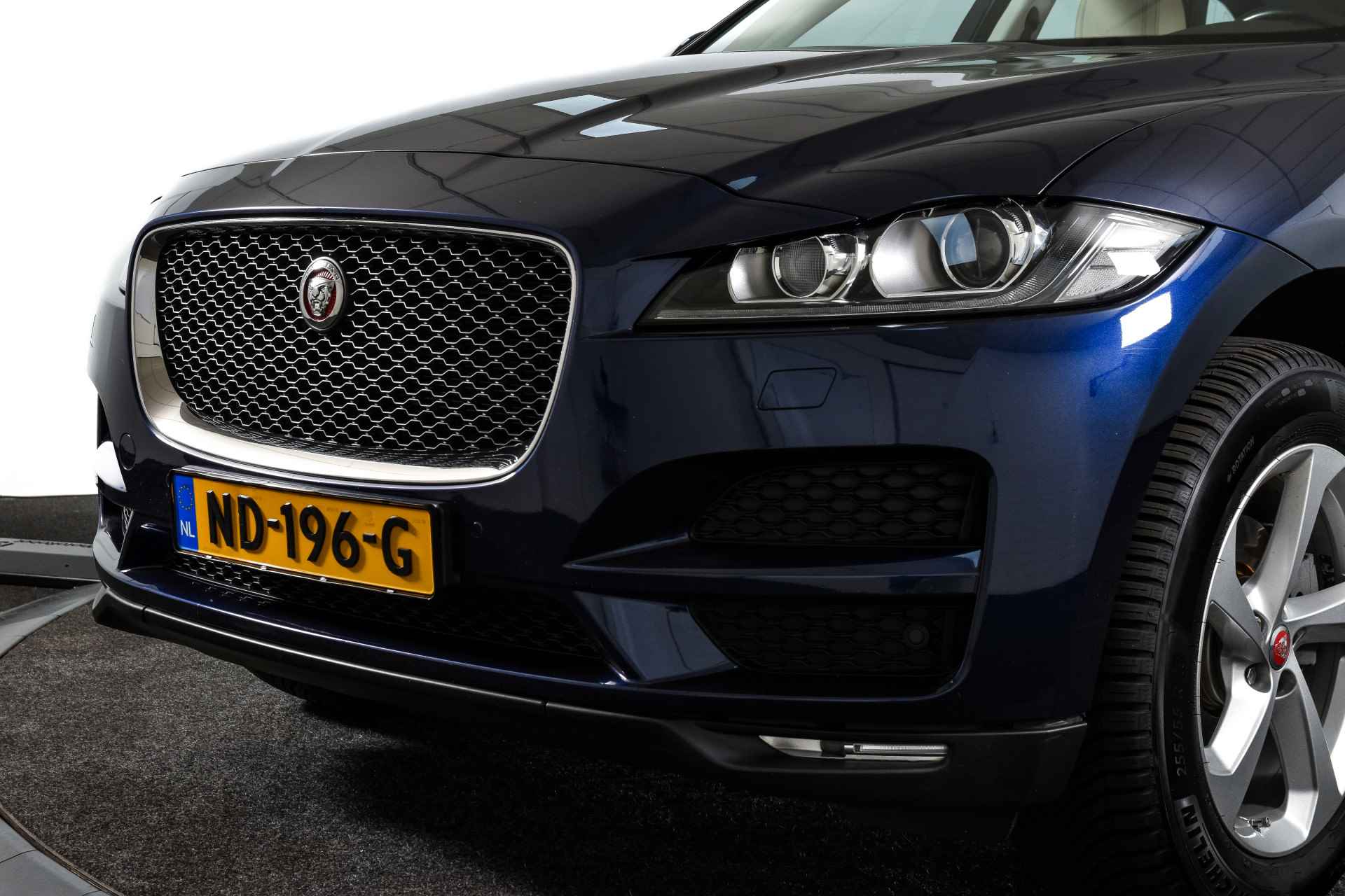 Jaguar F-Pace 2.0 180 PK Portfolio AWD 20d Automaat | S/K-Panodak | Cruise | Winterpakket | Camera | PDC | NAV | Auto. Airco | LM 19"| - 37/61