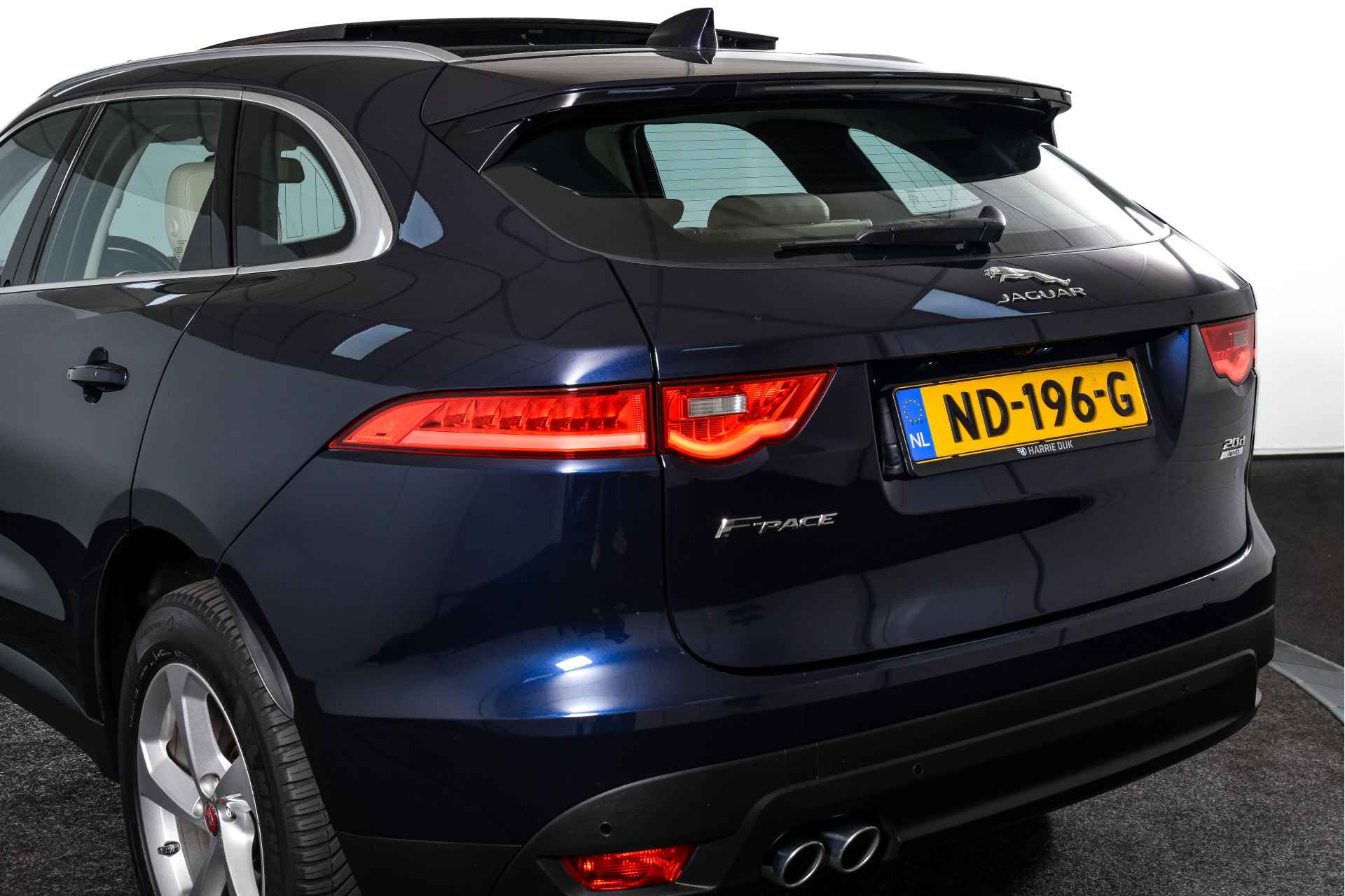 Jaguar F-Pace 2.0 180 PK Portfolio AWD 20d Automaat | S/K-Panodak | Cruise | Winterpakket | Camera | PDC | NAV | Auto. Airco | LM 19"| - 50/61