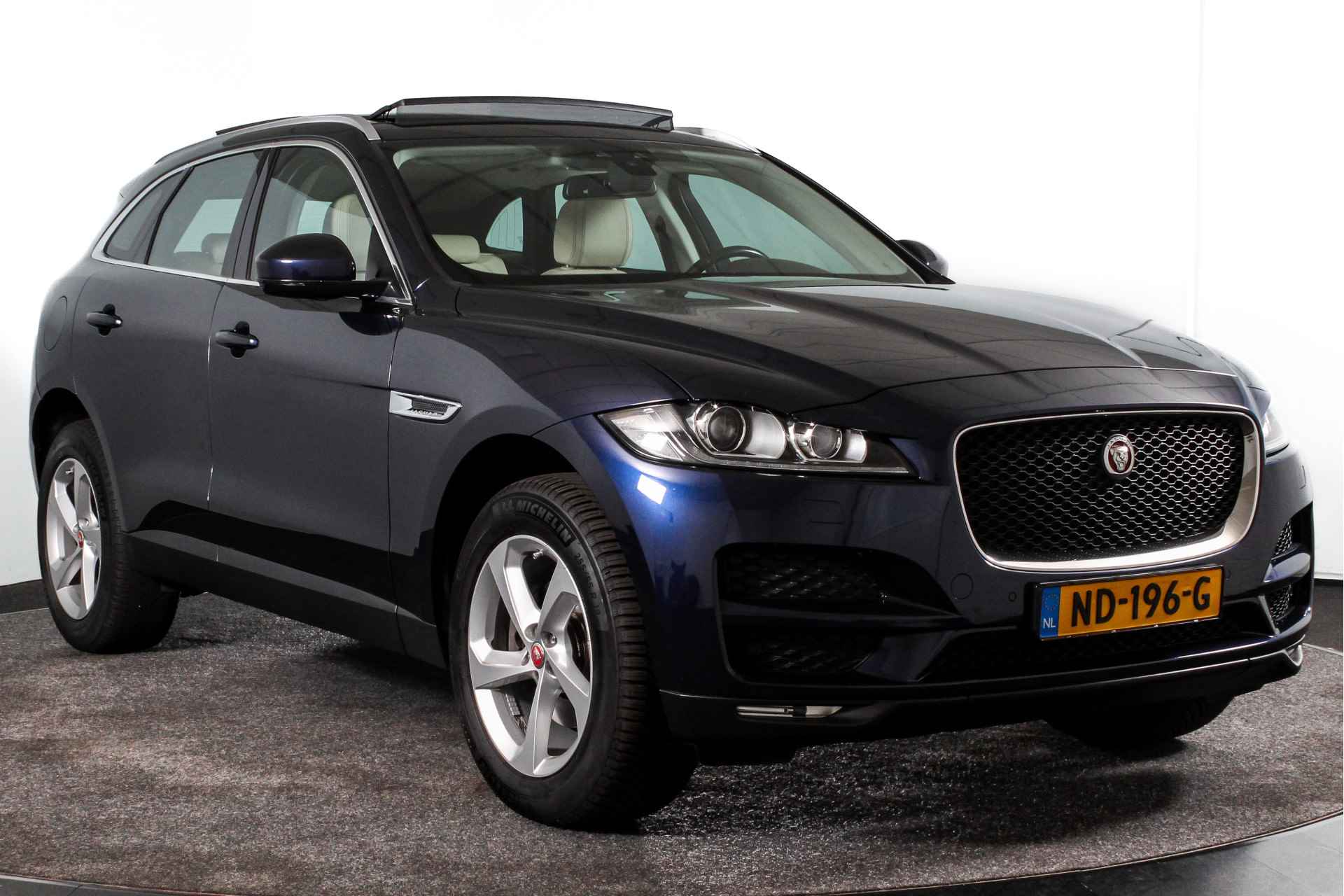 Jaguar F-Pace 2.0 180 PK Portfolio AWD 20d Automaat | S/K-Panodak | Cruise | Winterpakket | Camera | PDC | NAV | Auto. Airco | LM 19"| - 60/61