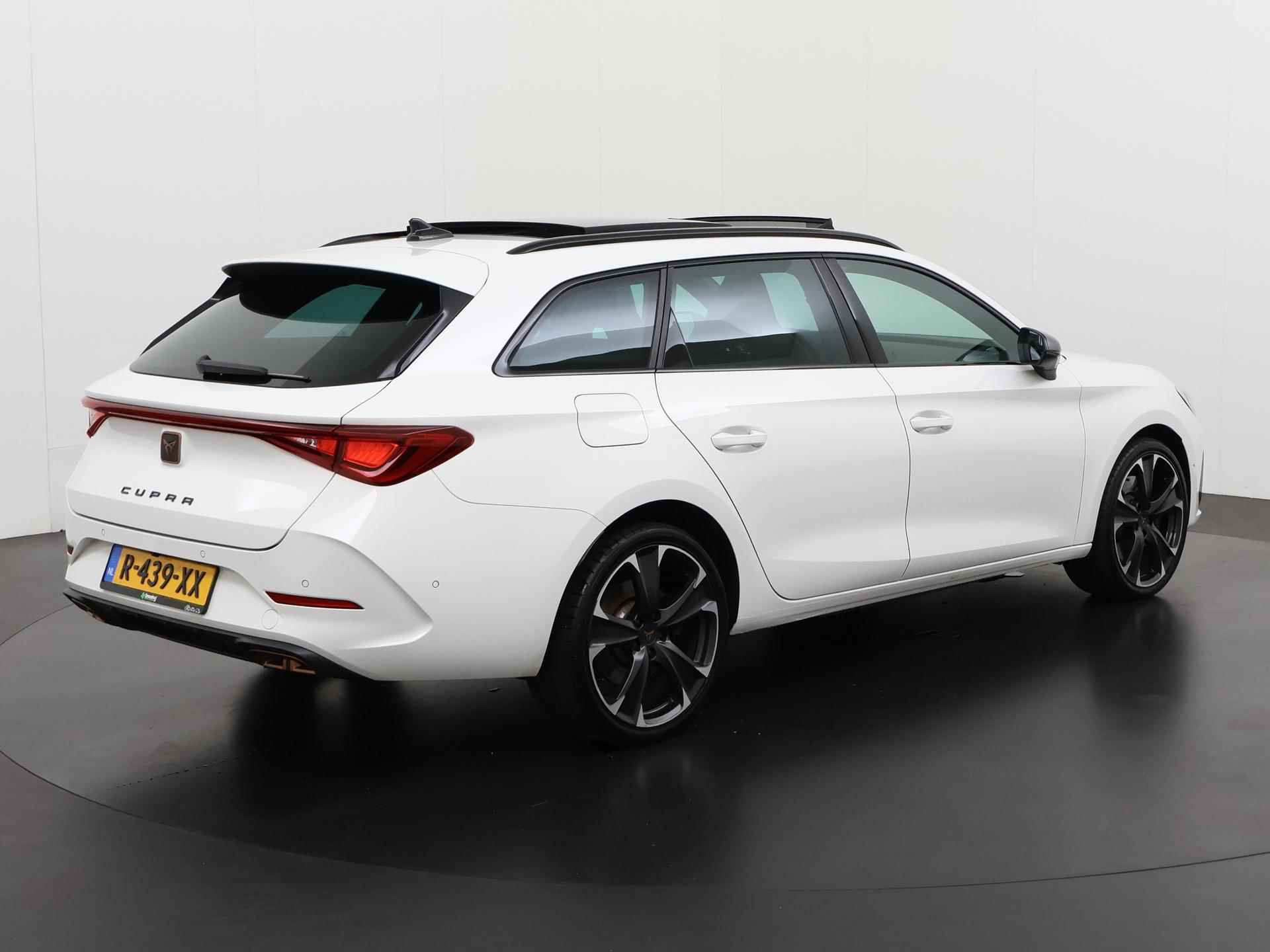 CUPRA Leon Sportstourer 1.4 e-Hybrid VZ Adrenaline | Panoramadak | Camera | Apple Carplay | Zondag Open! - 4/48