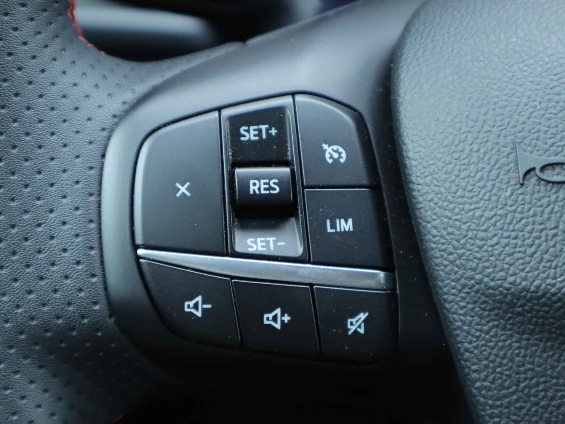 Ford Kuga 2.5 PHEV ST-Line X 225PK | Navigatie | Achteruit rij camera | Parkeer sensoren | Elektrische achterklep | Elektrisch bedienbare achterklep | Climate control - 20/50