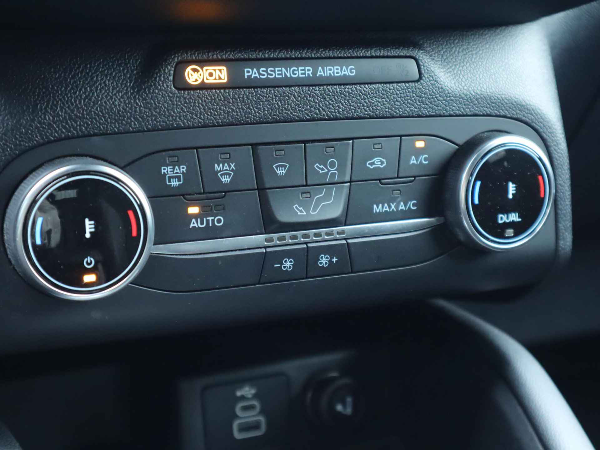 Ford Kuga 2.5 PHEV ST-Line X 225PK | Navigatie | Achteruit rij camera | Parkeer sensoren | Elektrische achterklep | Elektrisch bedienbare achterklep | Climate control - 35/50