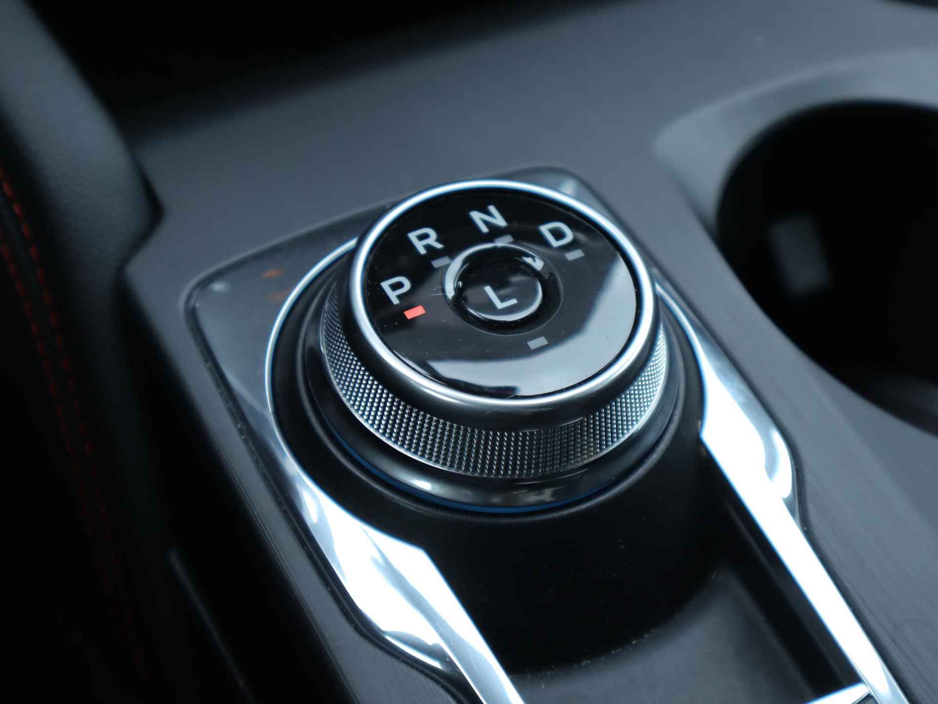Ford Kuga 2.5 PHEV ST-Line X 225PK | Navigatie | Achteruit rij camera | Parkeer sensoren | Elektrische achterklep | Elektrisch bedienbare achterklep | Climate control - 36/50