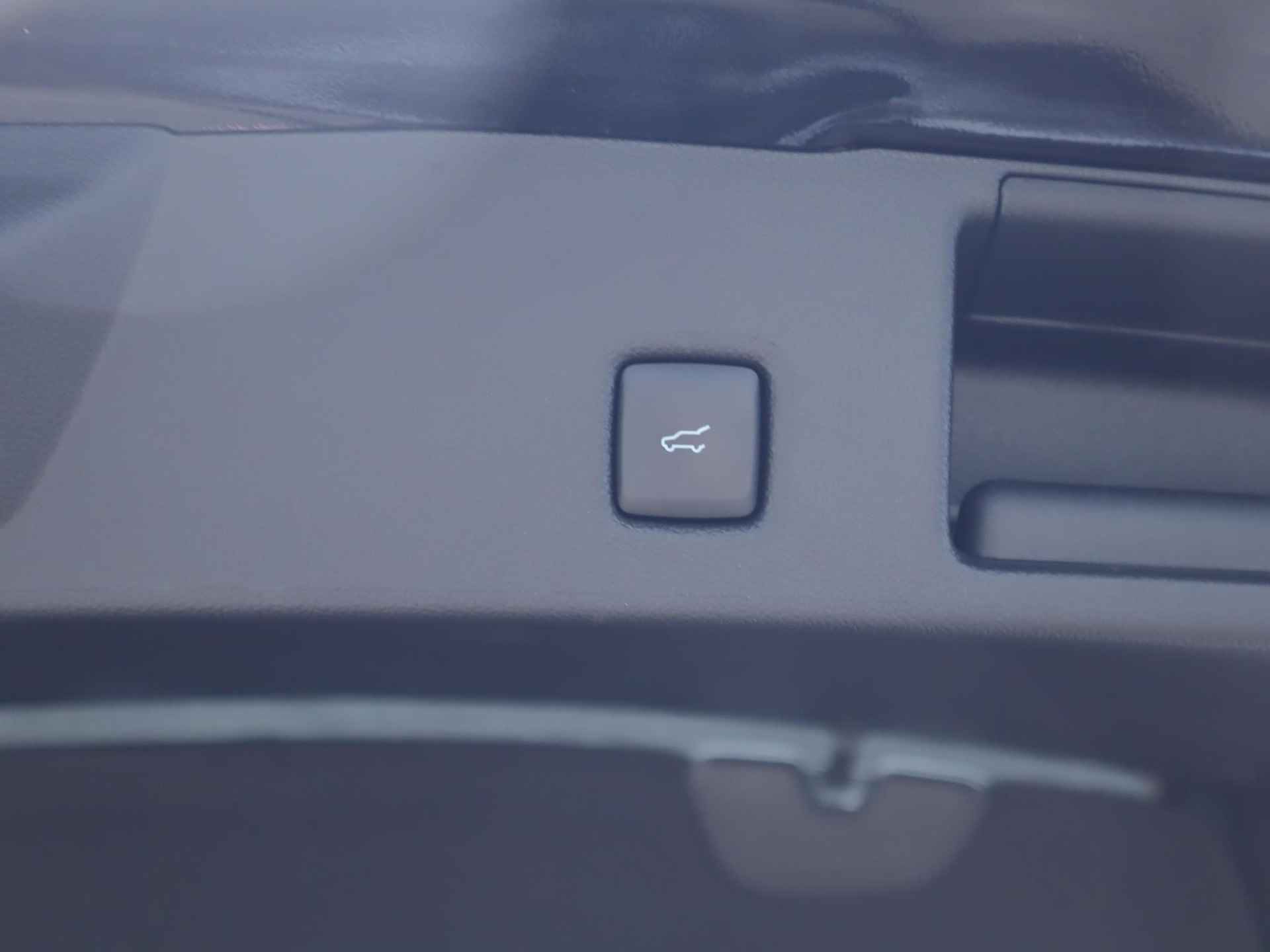Ford Kuga 2.5 PHEV ST-Line X 225PK | Navigatie | Achteruit rij camera | Parkeer sensoren | Elektrische achterklep | Elektrisch bedienbare achterklep | Climate control - 42/50