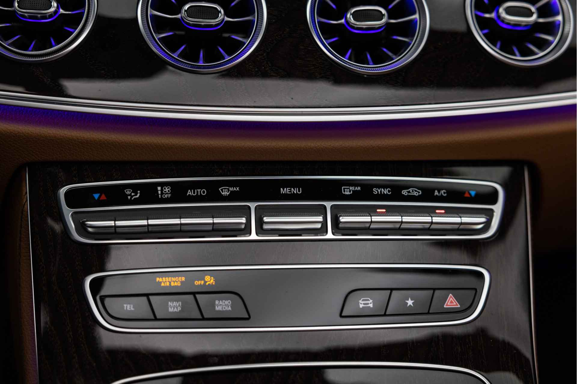 Mercedes-Benz E-Klasse Cabrio 200 AMG Line | Memory | Stoelventilatie | 20" | Exclusief - 35/51