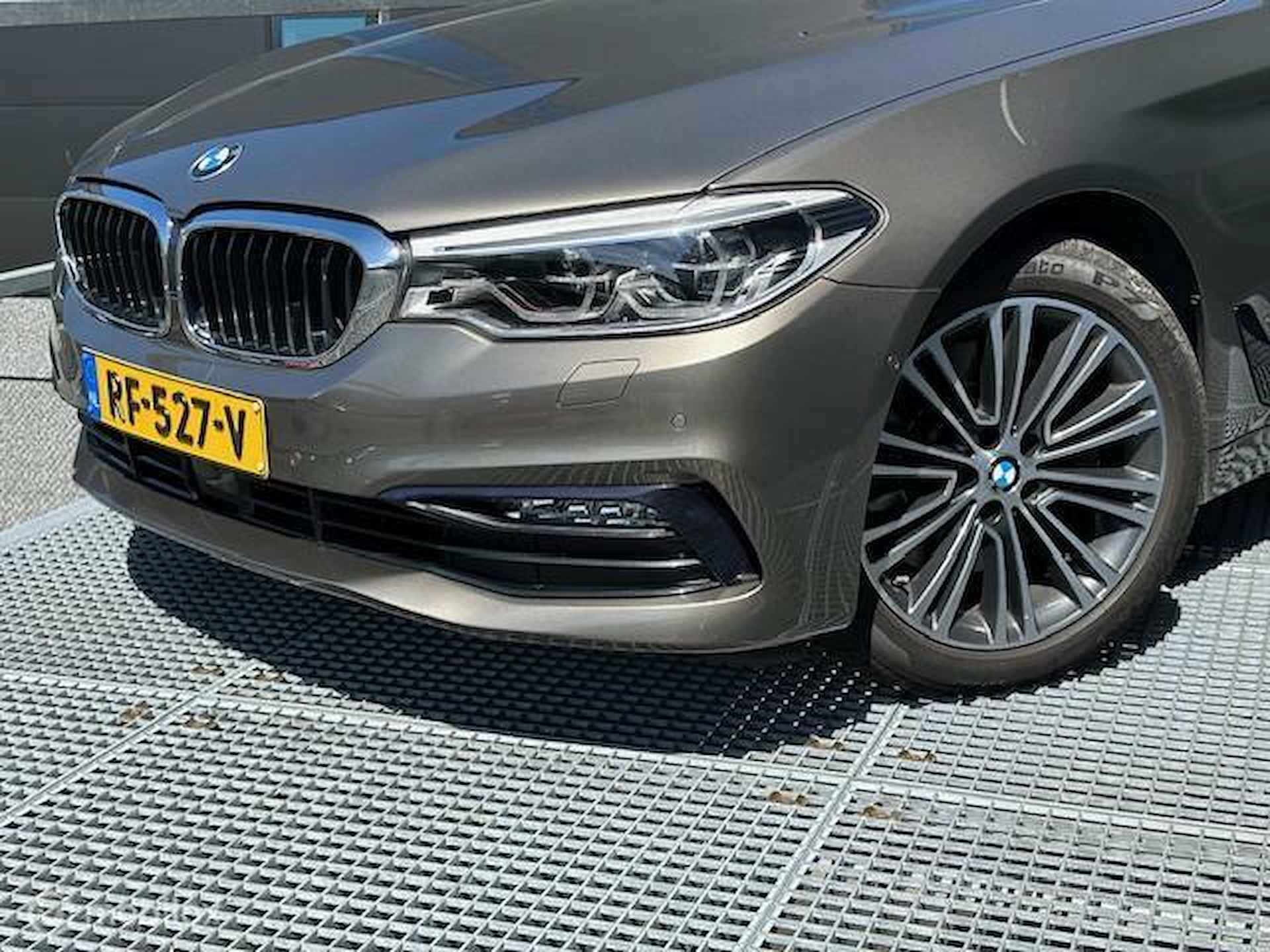 BMW 5-serie Touring 530i High Executive - 10/18