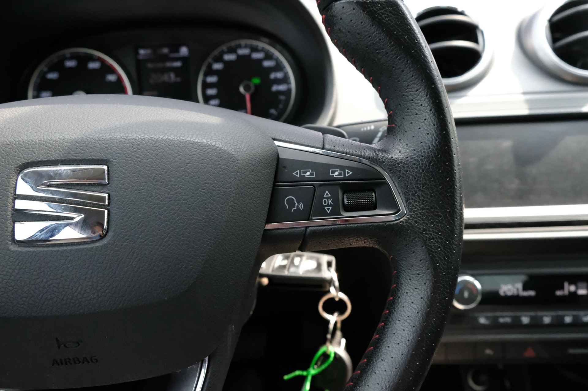 SEAT Ibiza SC 1.0 EcoTSI FR Connect | achteruitrijcamera |  cruise control | DAB ontvanger | navigatie | sportstoelen | stoelverwarming - 23/38