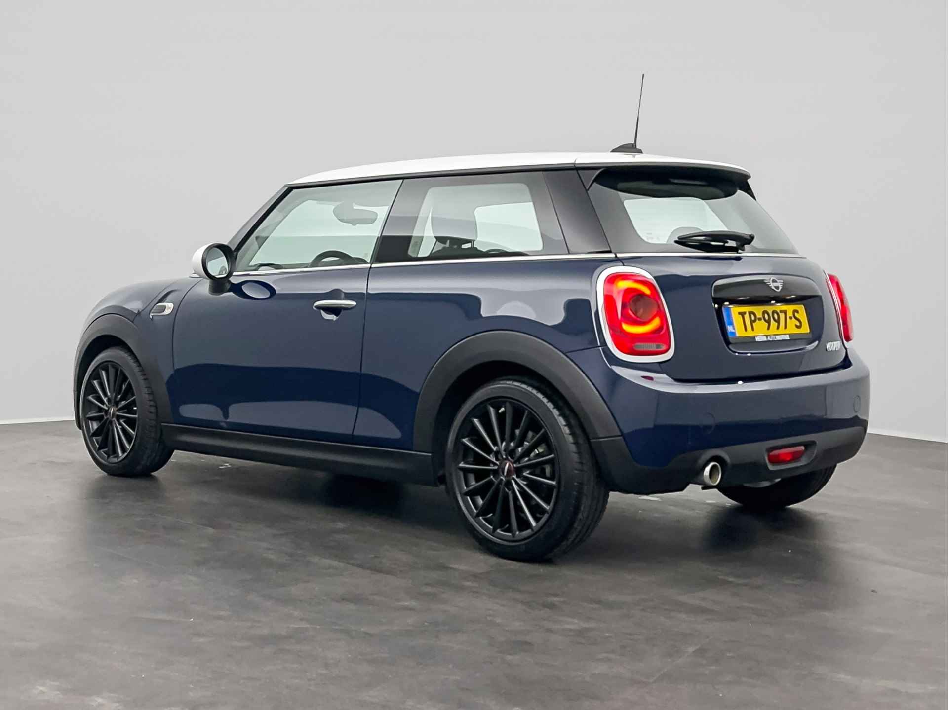 MINI 3-deurs 1.5 Cooper Business | Alarmsysteem klasse 3 (VbV/SCM) | Middenarmsteun voor | Airconditioning | Cruise Control | Smartphone integratie | MINI Navigatiesysteem | - 3/20