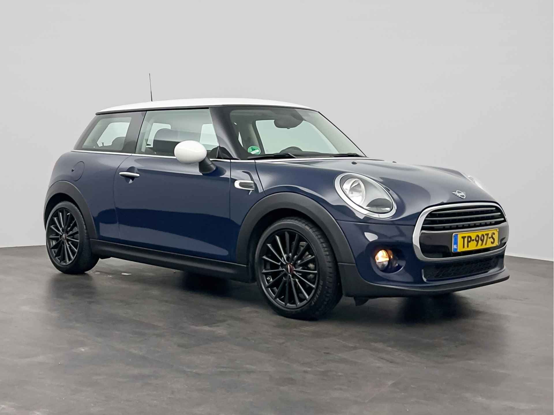 MINI 3-deurs 1.5 Cooper Business | Alarmsysteem klasse 3 (VbV/SCM) | Middenarmsteun voor | Airconditioning | Cruise Control | Smartphone integratie | MINI Navigatiesysteem | - 4/20