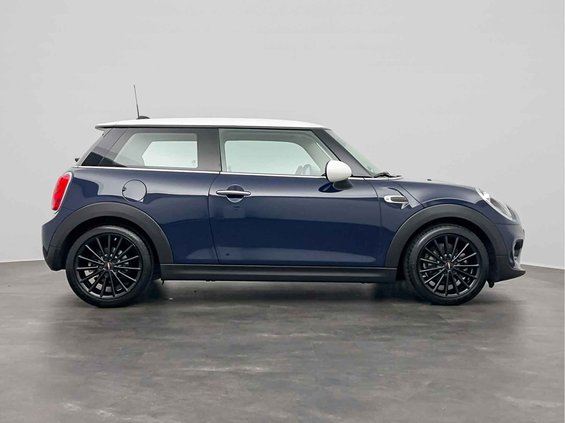 MINI 3-deurs 1.5 Cooper Business | Alarmsysteem klasse 3 (VbV/SCM) | Middenarmsteun voor | Airconditioning | Cruise Control | Smartphone integratie | MINI Navigatiesysteem | - 7/20