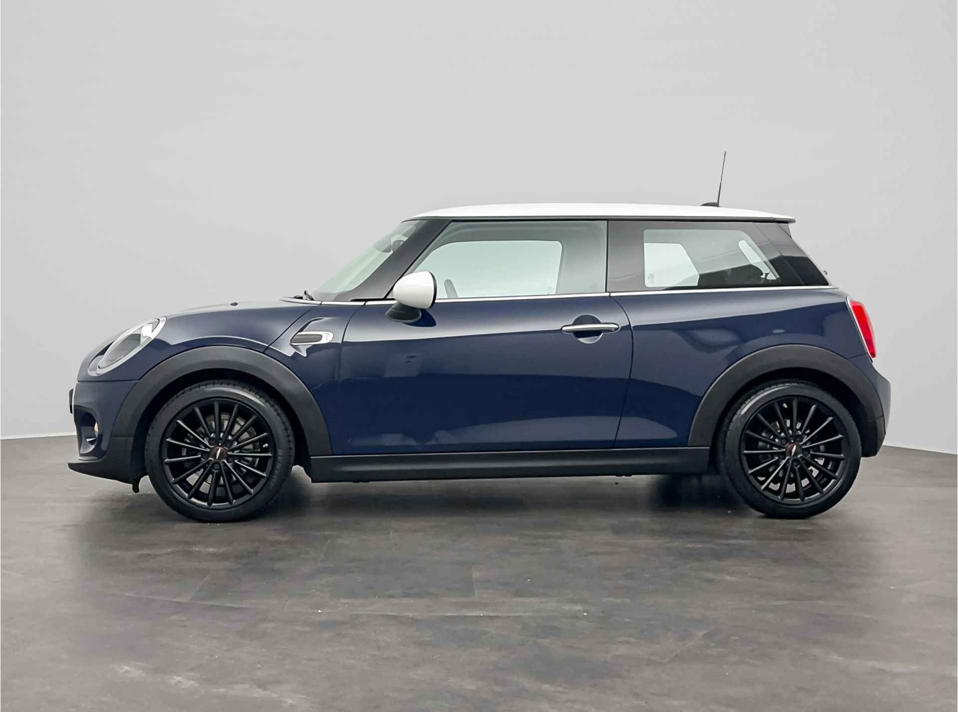 MINI 3-deurs 1.5 Cooper Business | Alarmsysteem klasse 3 (VbV/SCM) | Middenarmsteun voor | Airconditioning | Cruise Control | Smartphone integratie | MINI Navigatiesysteem | - 8/20