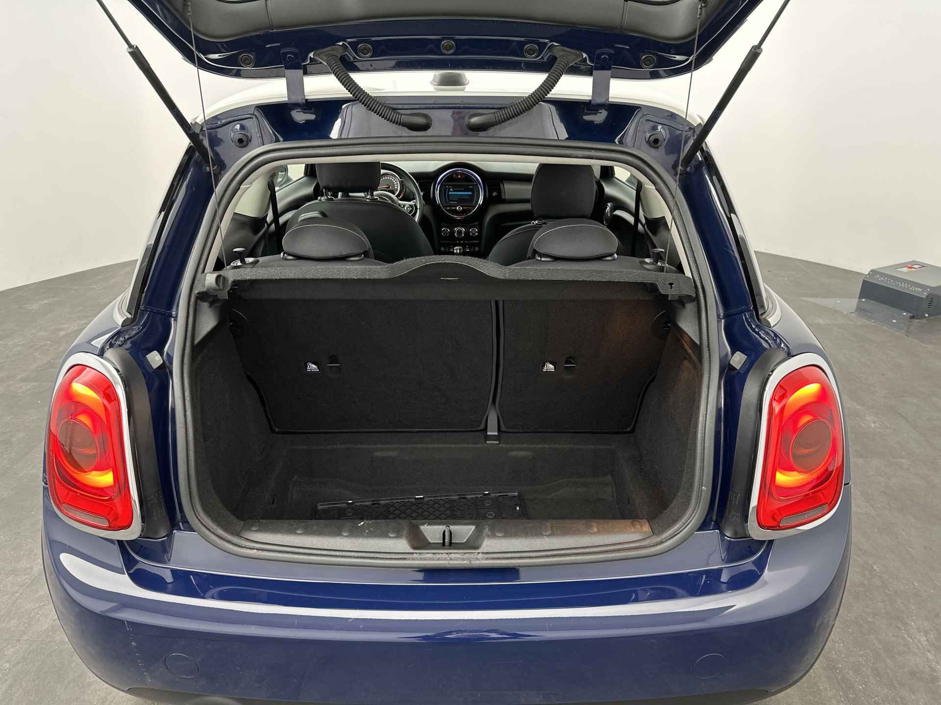 MINI 3-deurs 1.5 Cooper Business | Alarmsysteem klasse 3 (VbV/SCM) | Middenarmsteun voor | Airconditioning | Cruise Control | Smartphone integratie | MINI Navigatiesysteem | - 12/20