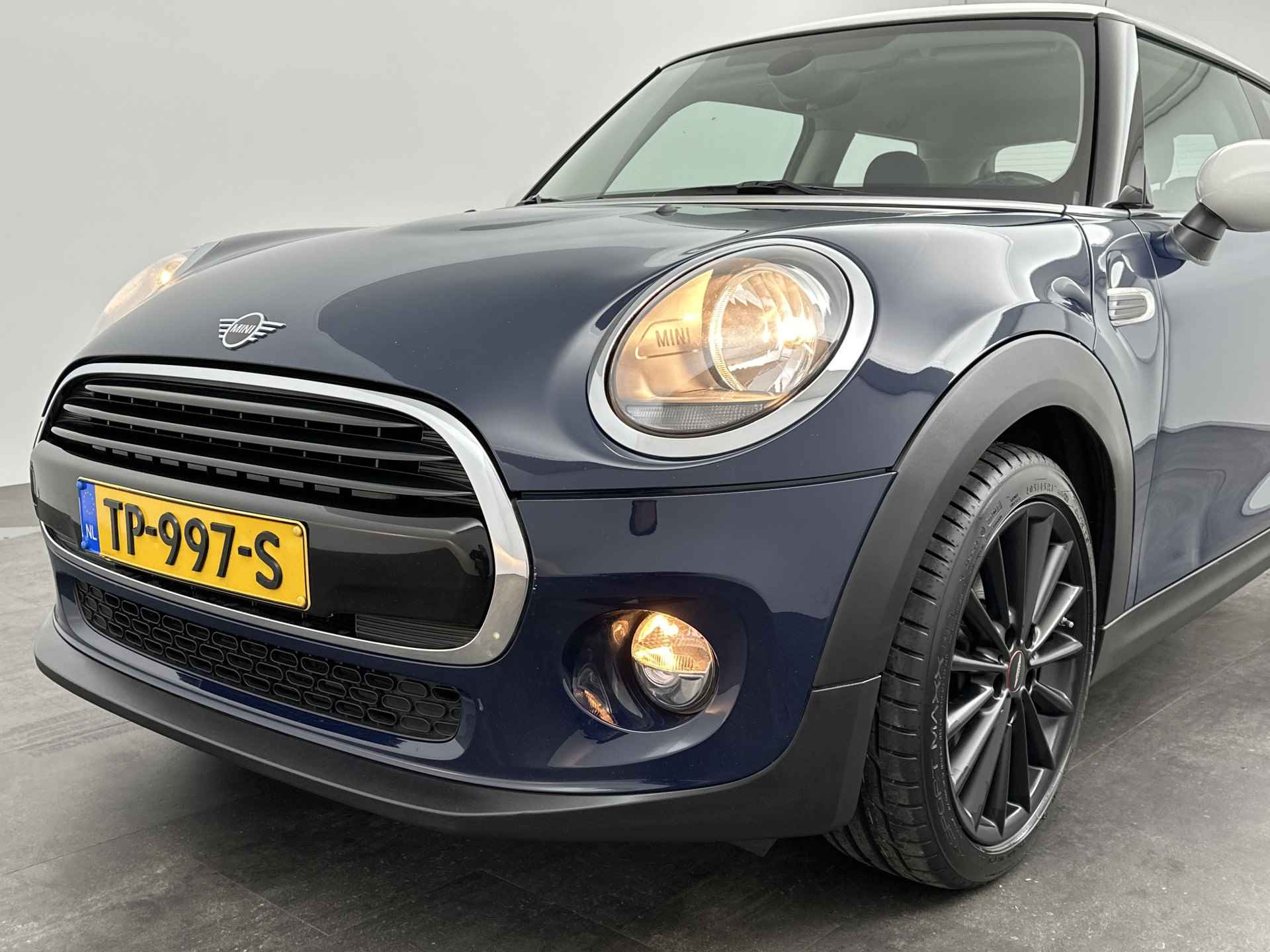 MINI 3-deurs 1.5 Cooper Business | Alarmsysteem klasse 3 (VbV/SCM) | Middenarmsteun voor | Airconditioning | Cruise Control | Smartphone integratie | MINI Navigatiesysteem | - 17/20