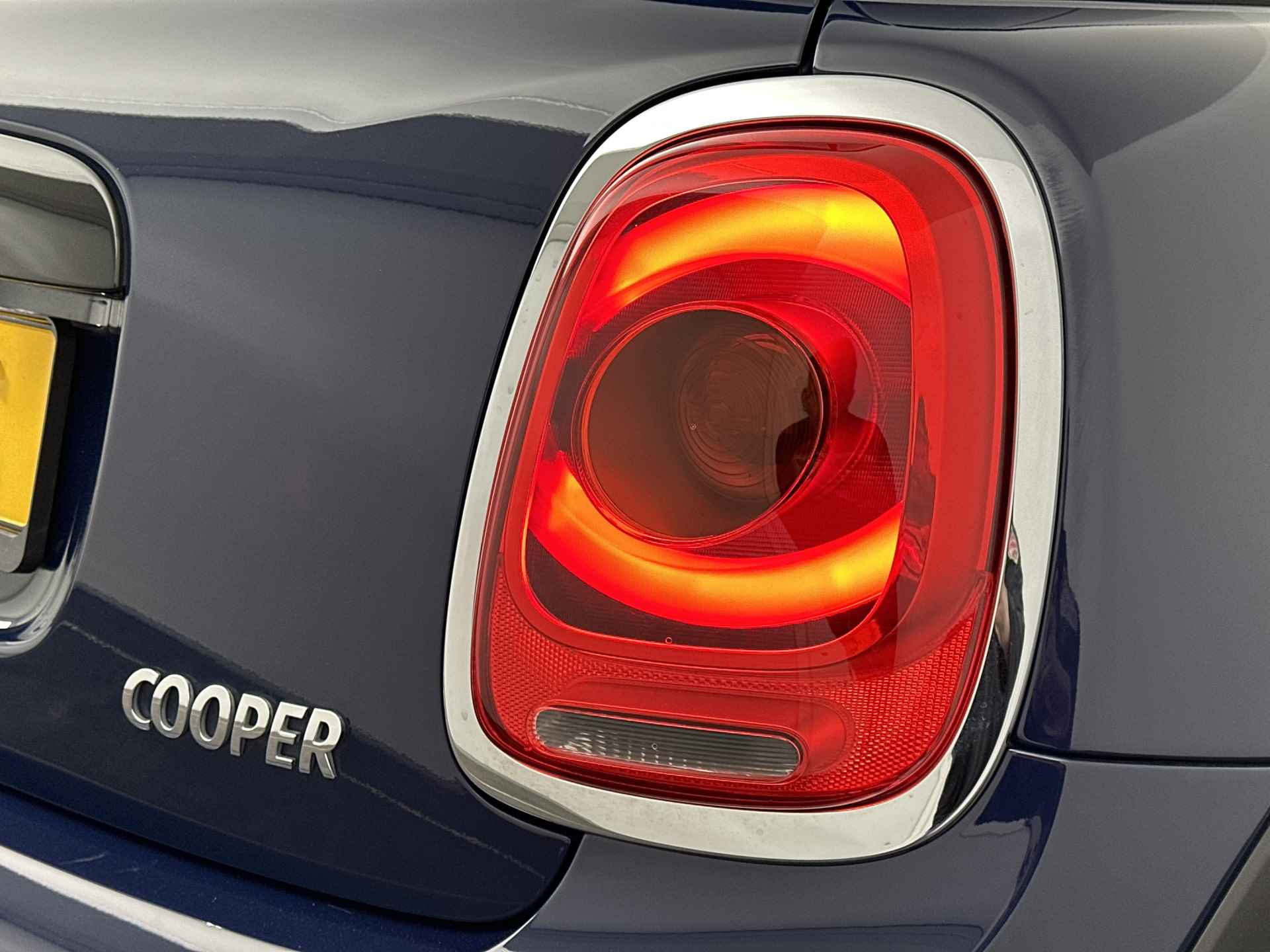 MINI 3-deurs 1.5 Cooper Business | Alarmsysteem klasse 3 (VbV/SCM) | Middenarmsteun voor | Airconditioning | Cruise Control | Smartphone integratie | MINI Navigatiesysteem | - 18/20