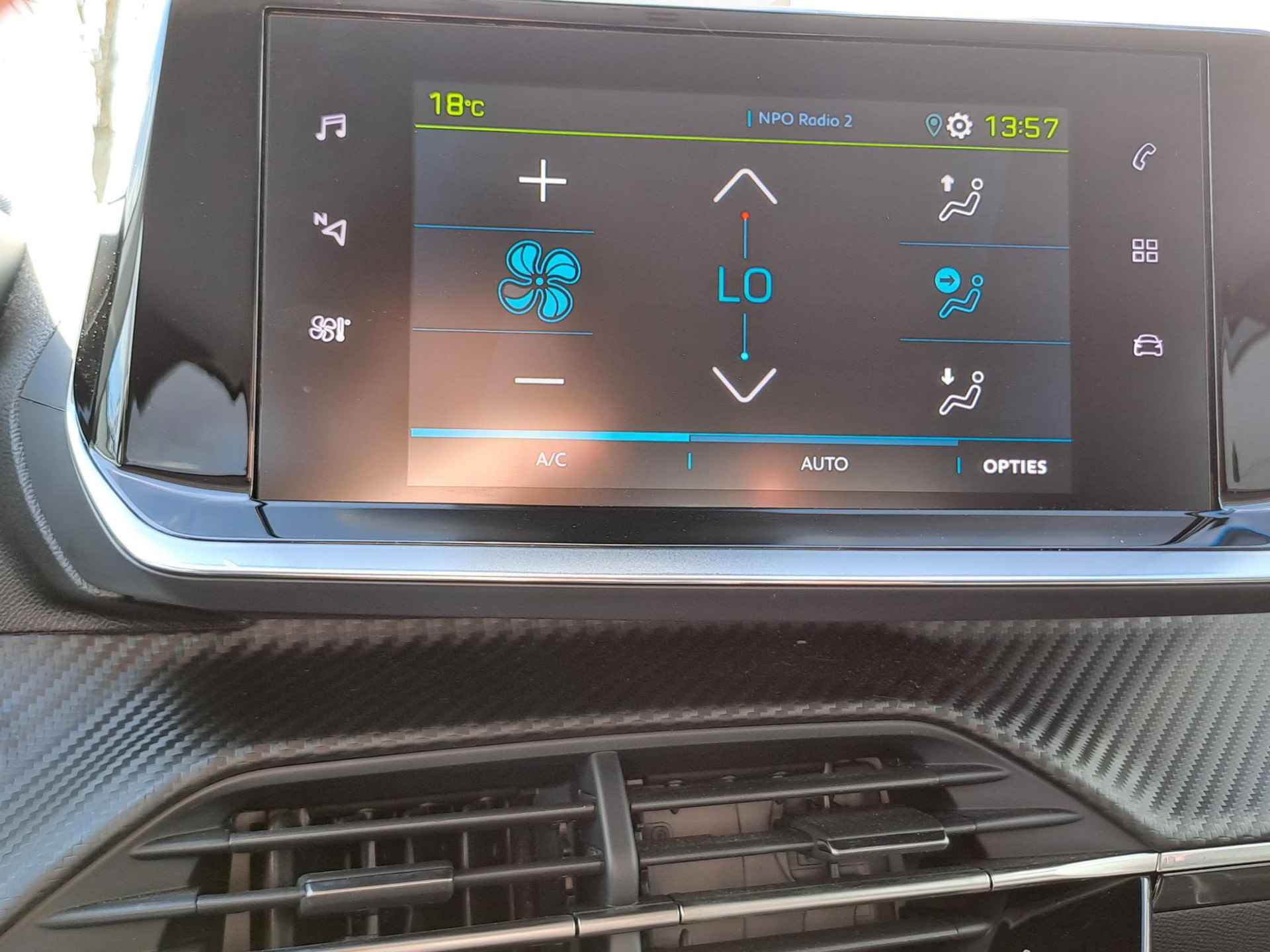 Peugeot e-208 EV Active Pack 50 kWh | Apple carplay | Metaalkleur | Keyless | Dealeronderhouden | 1e Eigenaar | - 17/28