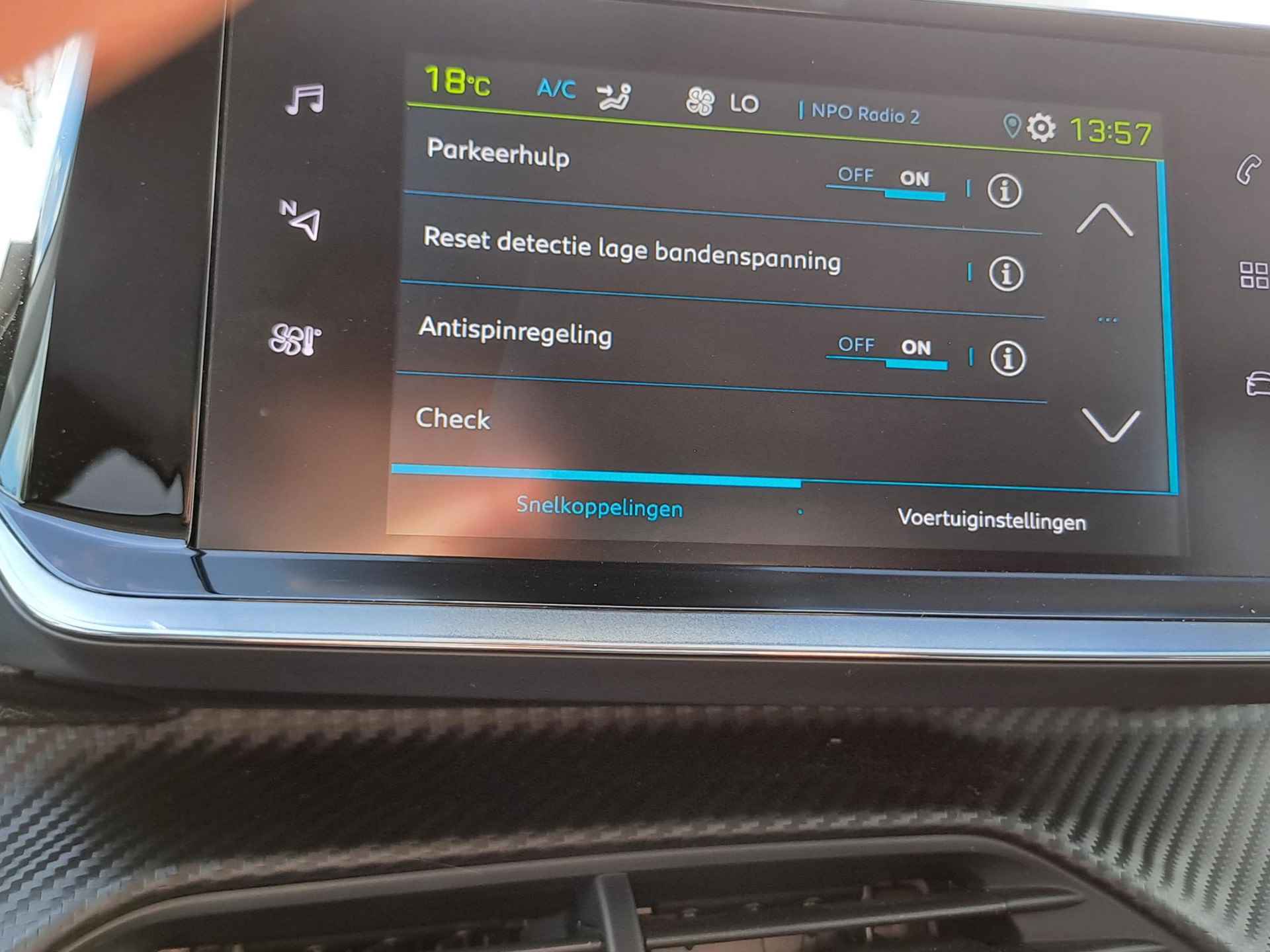 Peugeot e-208 EV Active Pack 50 kWh | Apple carplay | Metaalkleur | Keyless | Dealeronderhouden | 1e Eigenaar | - 18/28